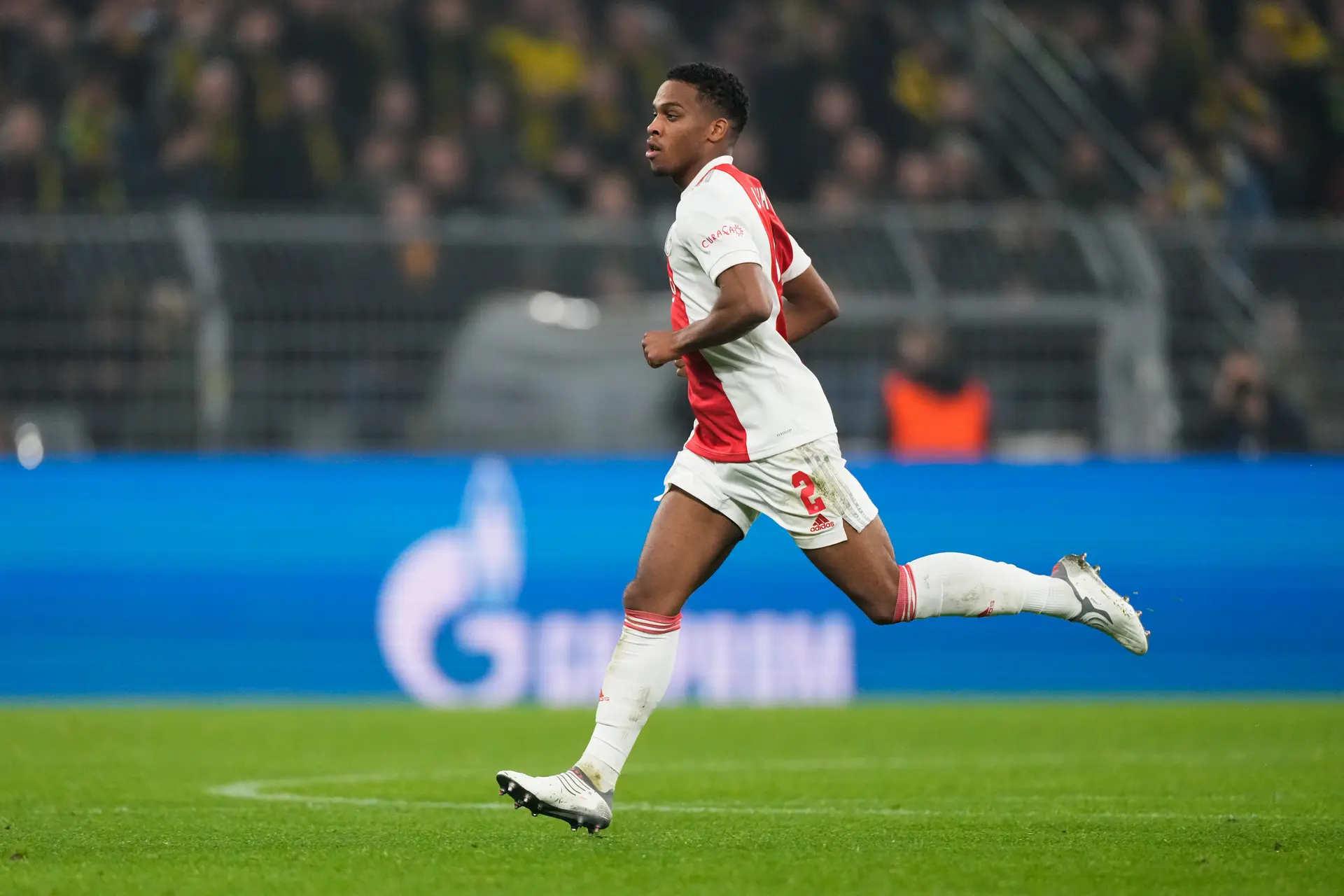 Timber gearriveerd op trainingskamp Ajax in Portugal na quarantaine