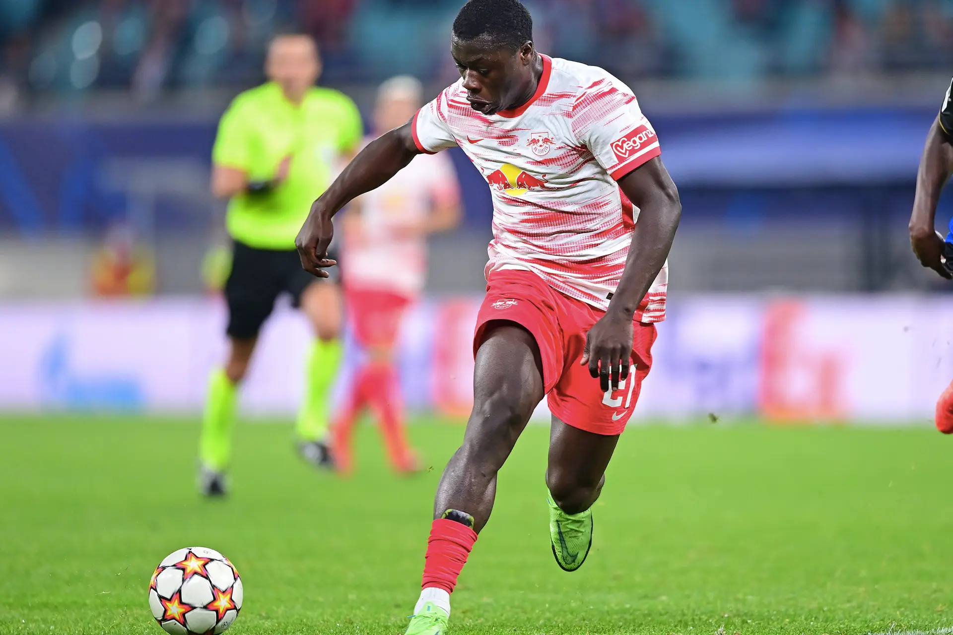 Brobbey krijgt excuses van RB Leipzig-trainer na pijnlijke wissel