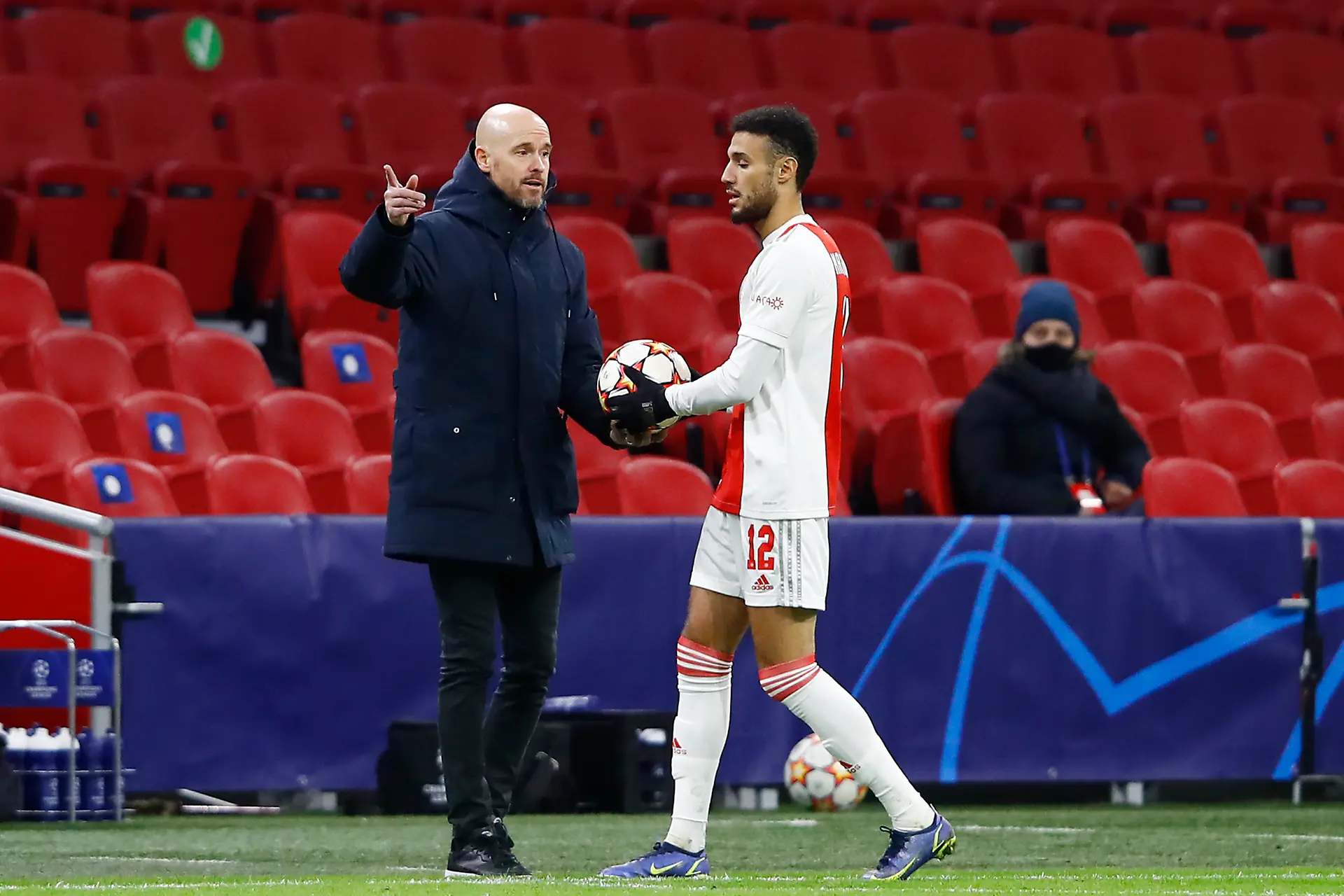 Ten Hag rekent tegen Feyenoord vooralsnog niet op Mazraoui