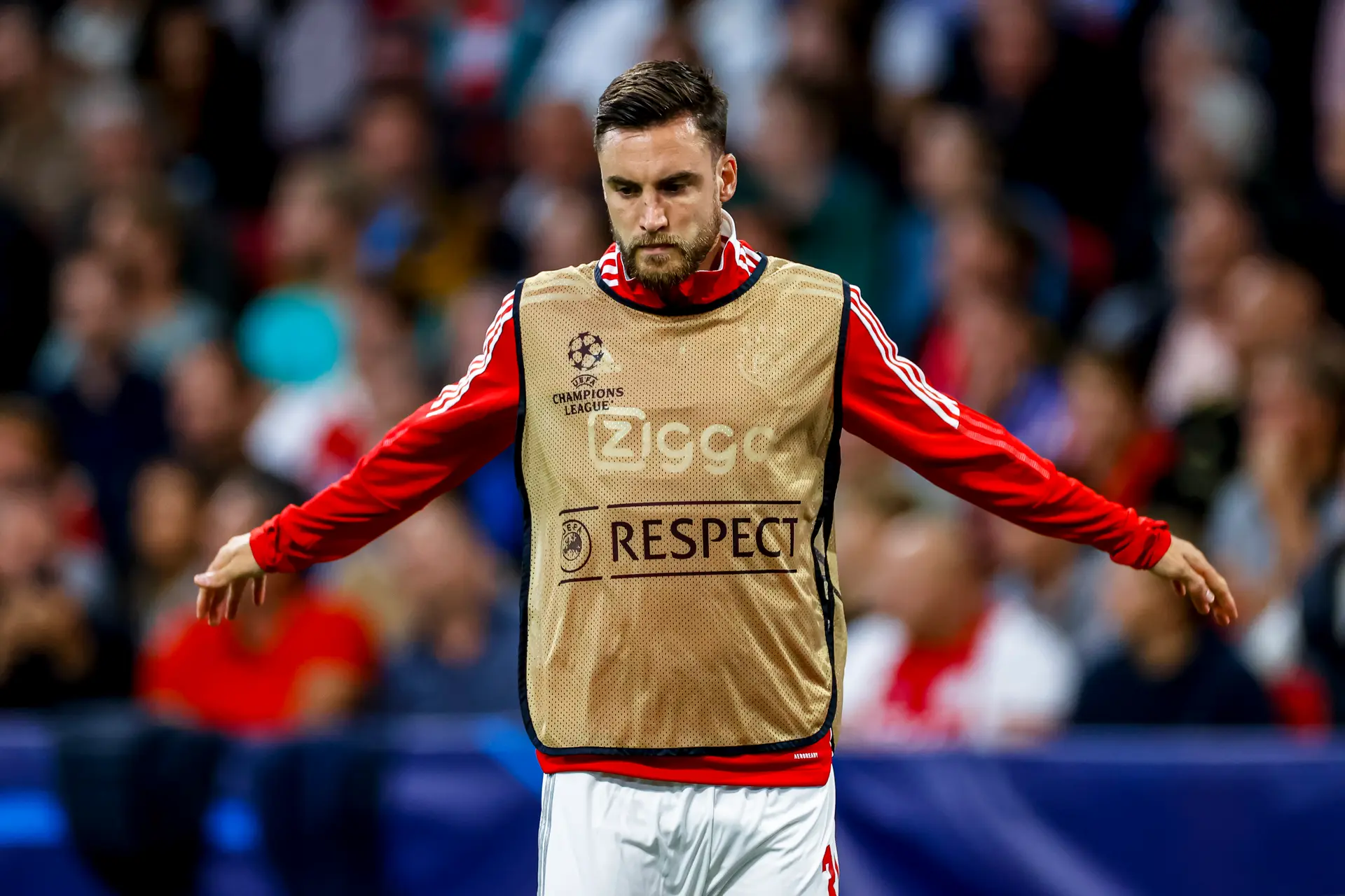 nico tagliafico warming up champions league