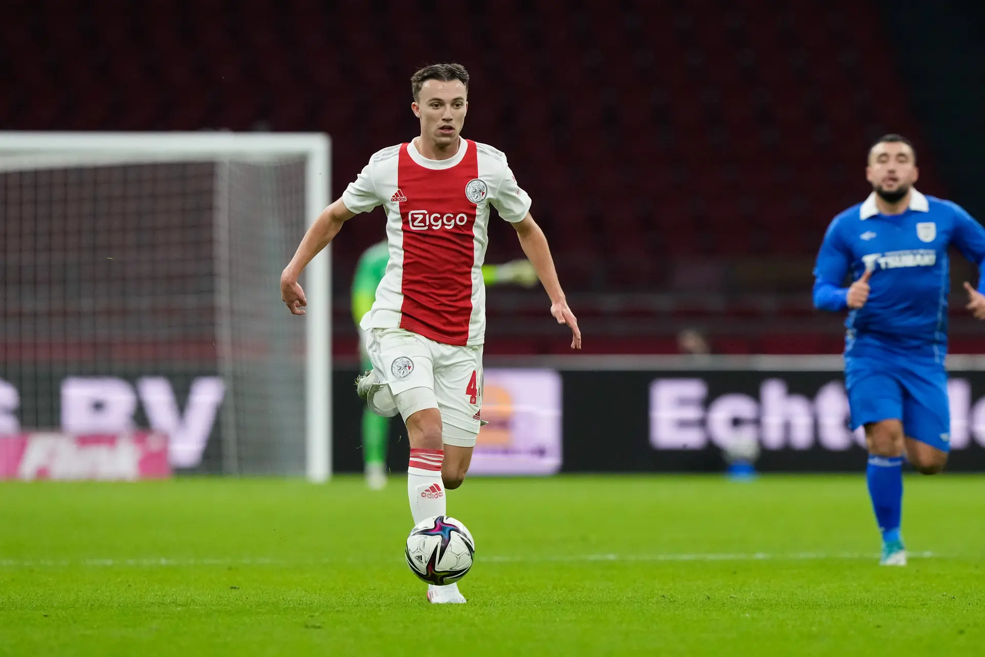 Regeer tevreden na debuut in Ajax-hoofdmacht: 'Heb het prima ingevuld'