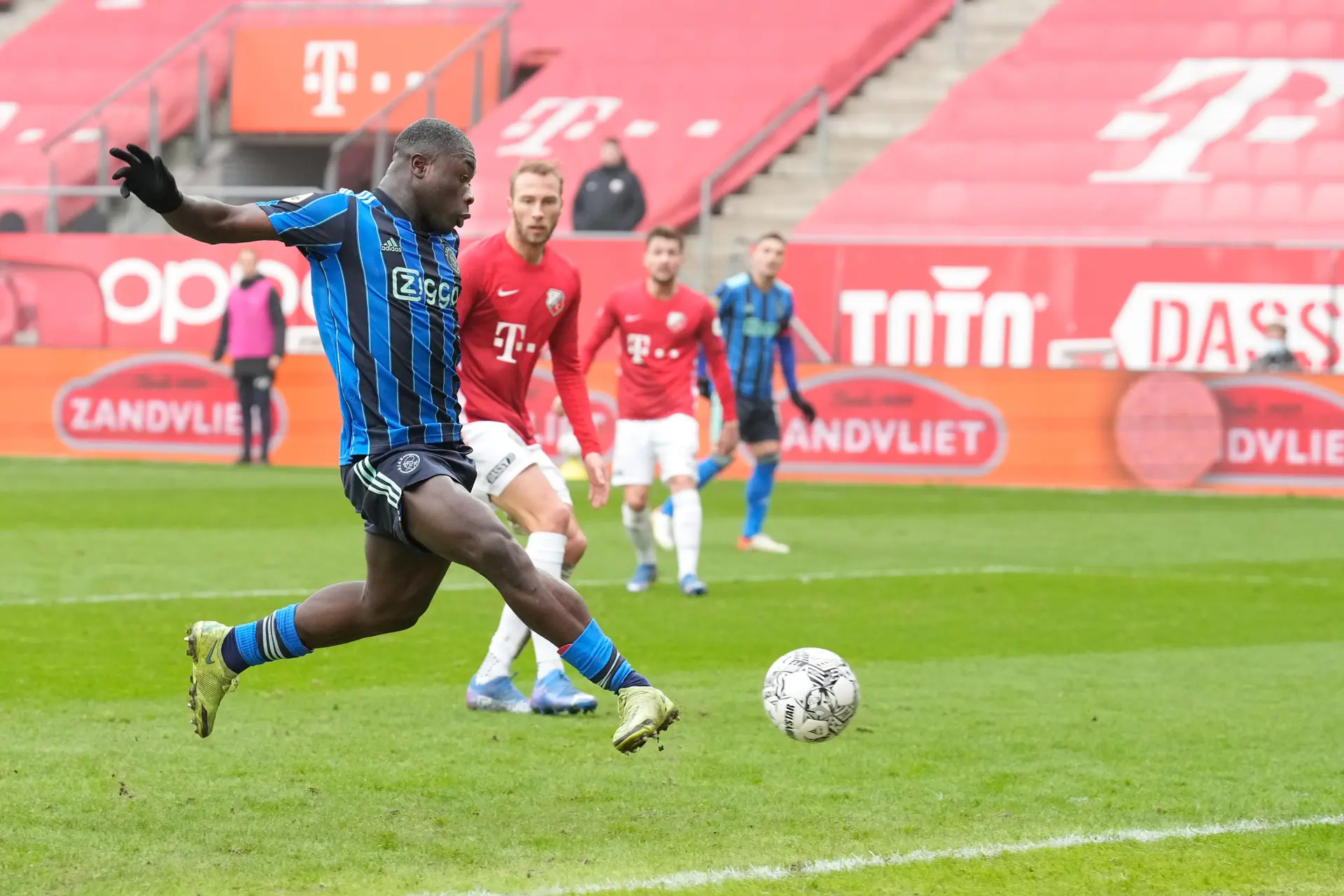 NB: 'Brobbey heeft met zijn diepgang een voordeel ten opzichte van Haller'