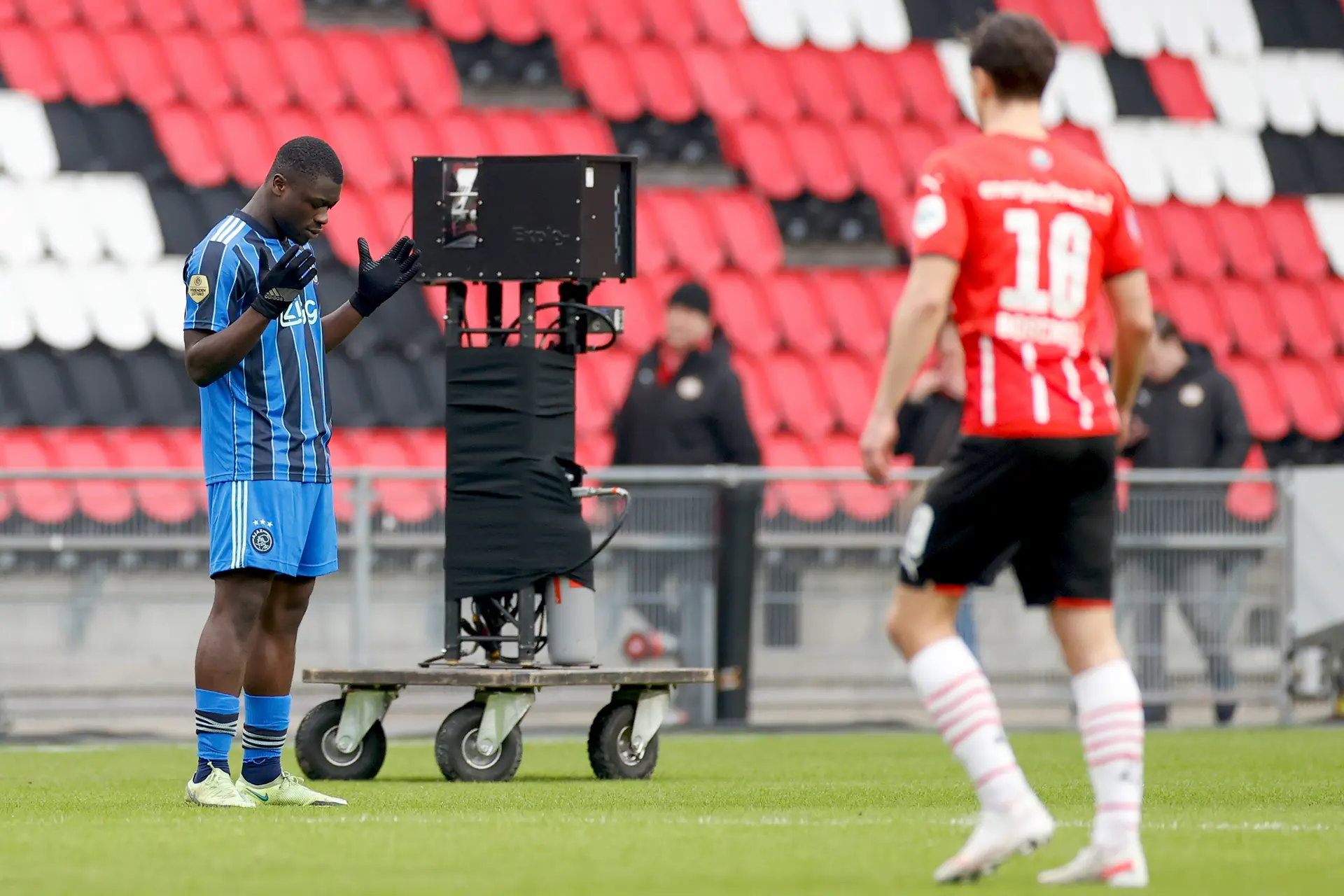 'Brobbey heeft de erfenis van Haller voor deze maand geweldig ingelost'