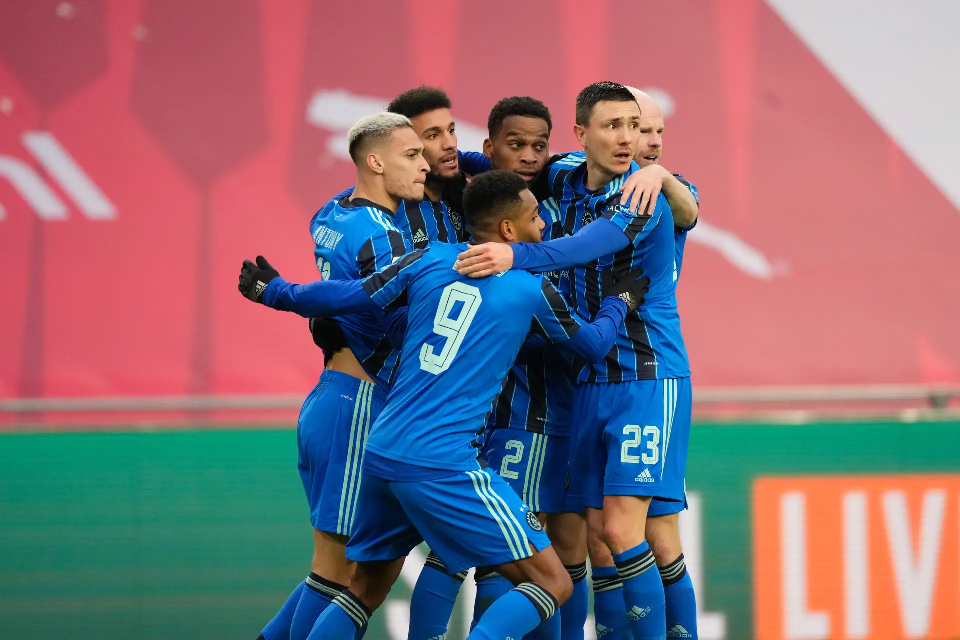 Makkelie over omstreden goal Ajax: 'Geen shot waaruit sluitend bewijs kwam'