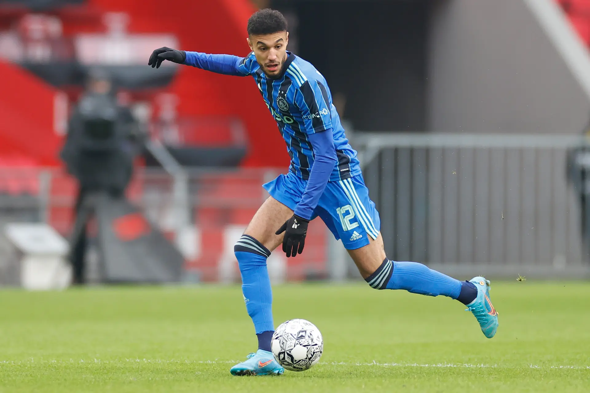 NB: 'Mazraoui was met zijn voetballende vermogen een plaag voor PSV'