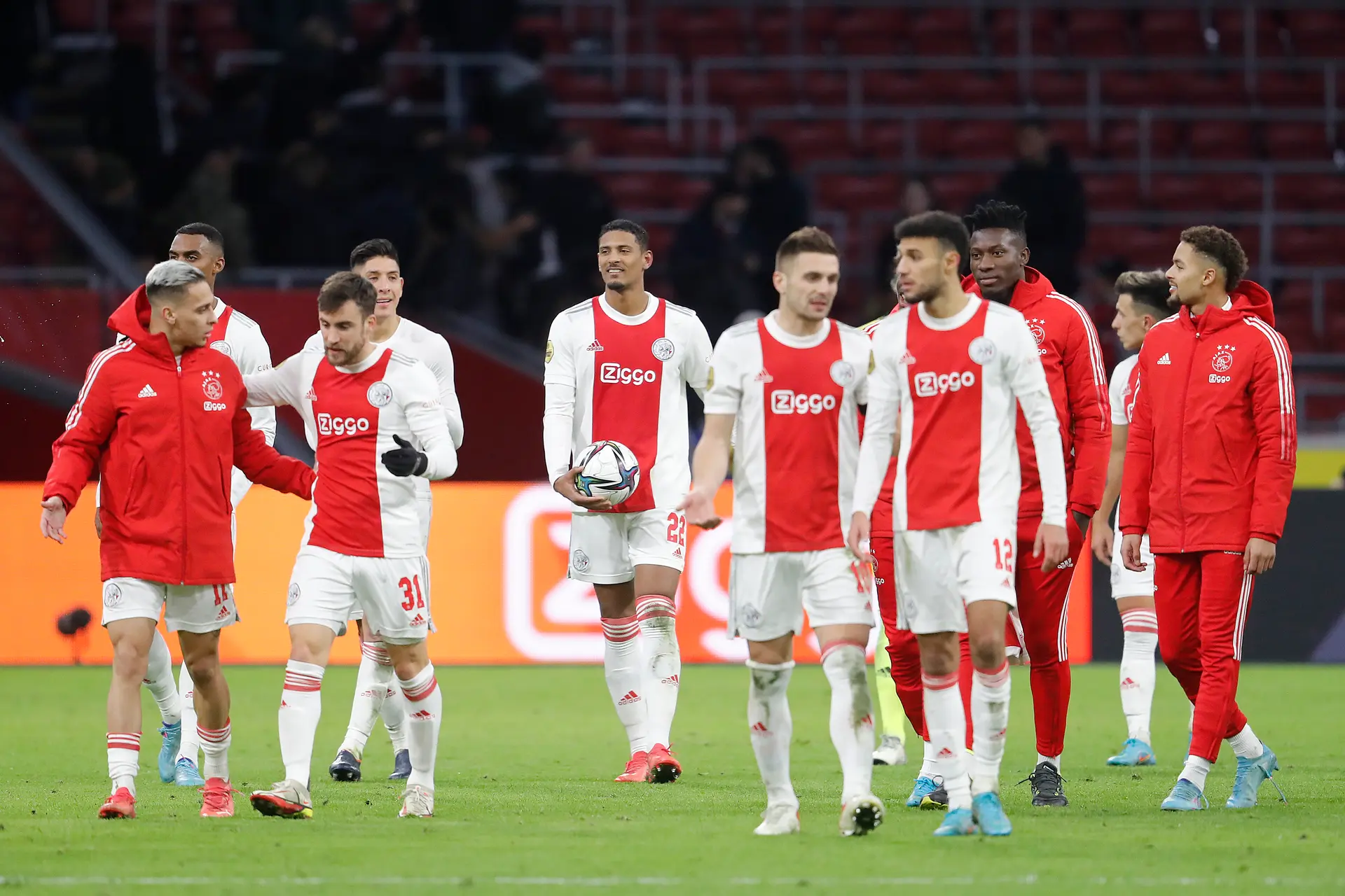 Carrousel Ajax: nieuwe trainer, veel transfers en mogelijk nieuwe directeur voetbalzaken