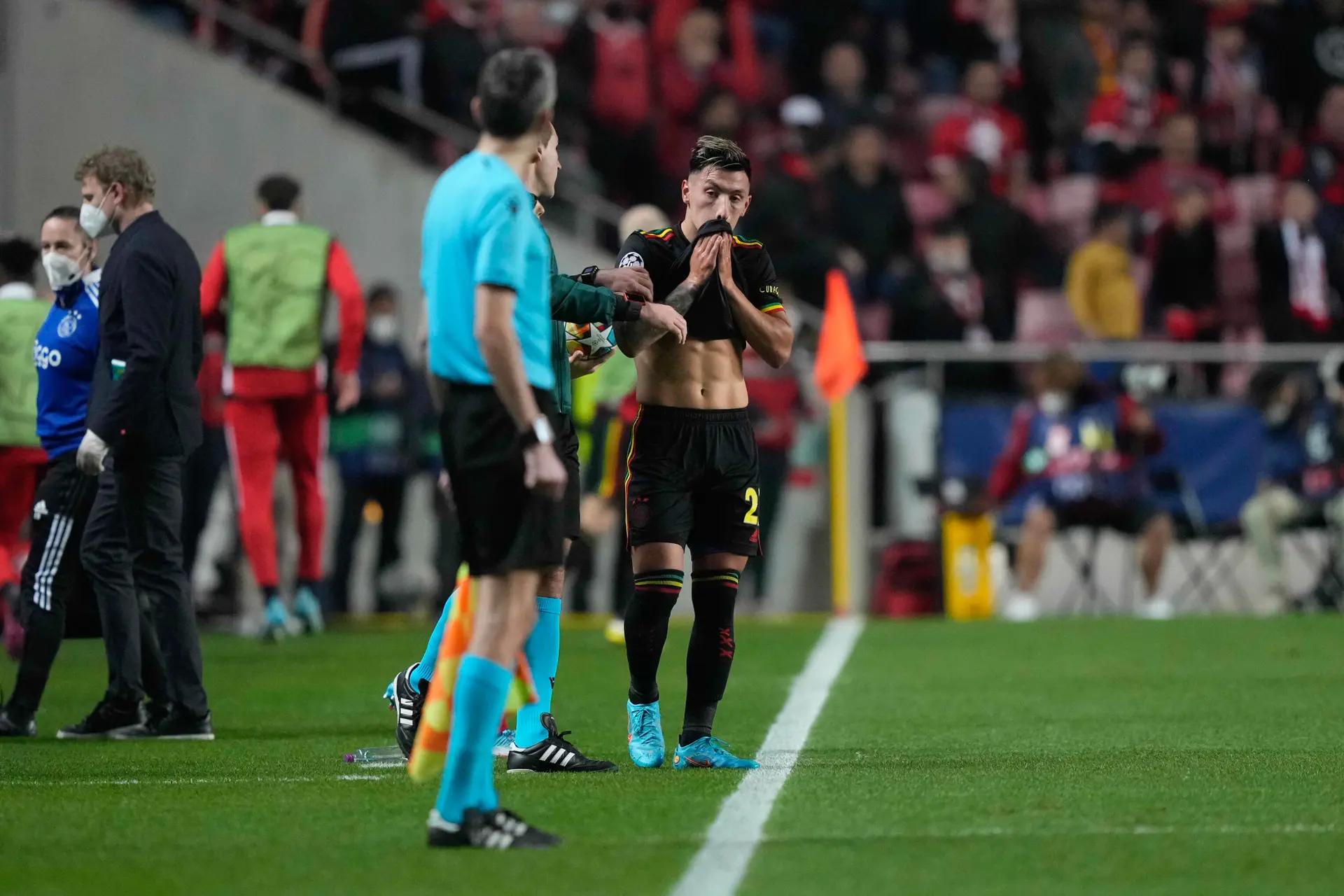 Ajax laat kans liggen: 'De wedstrijd in Amsterdam had een formaliteit moeten zijn'