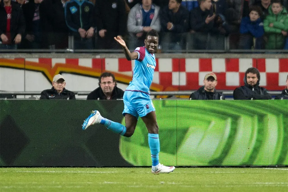 Ajax - Vitesse: de afleiding in de dagen van onrust rond Overmars