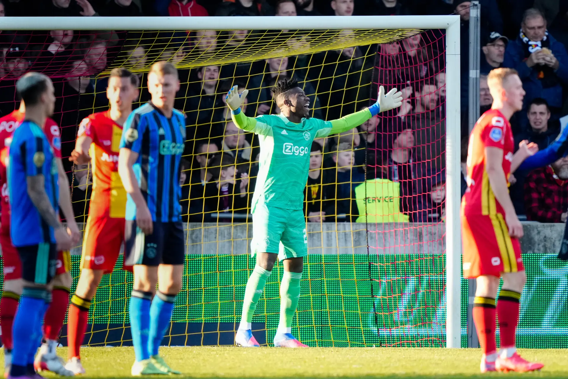 Ajax mist het vuur en wordt afgetroefd door Go Ahead Eagles