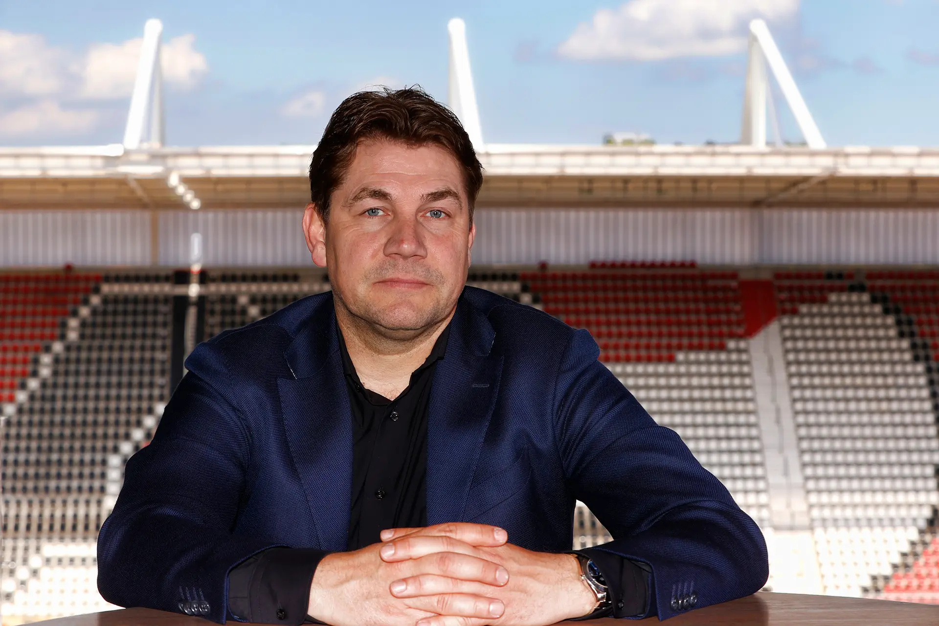 AZ-directeur Huiberts niet bezig met functie bij Ajax: 'Ik ben ook niet gebeld'