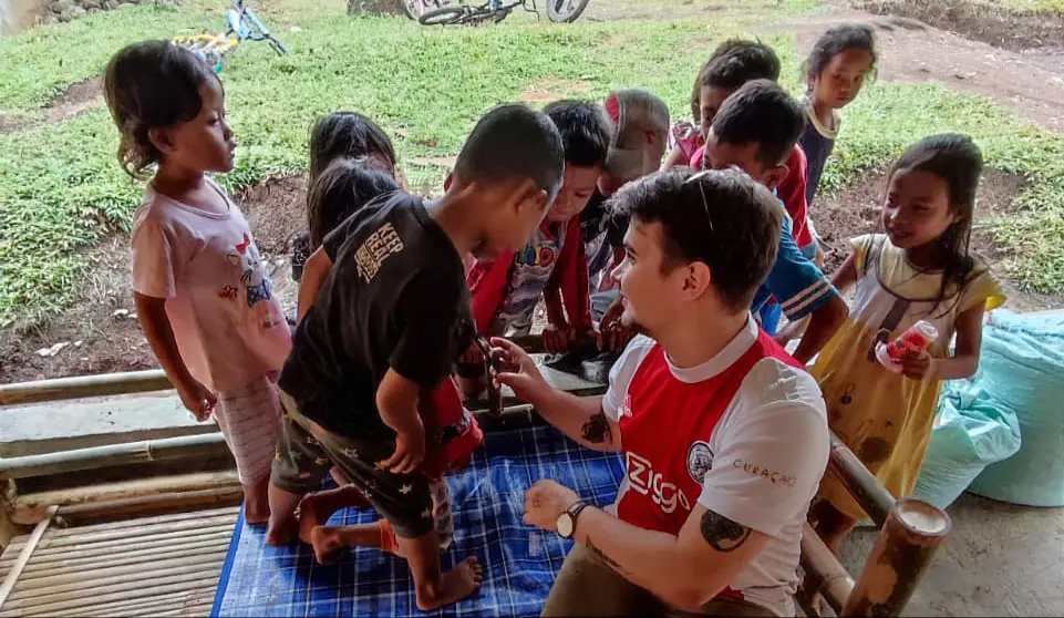Ajacied in Indonesië: 'Ook al mijn Indonesische vrienden kregen een fascinatie voor Ajax'