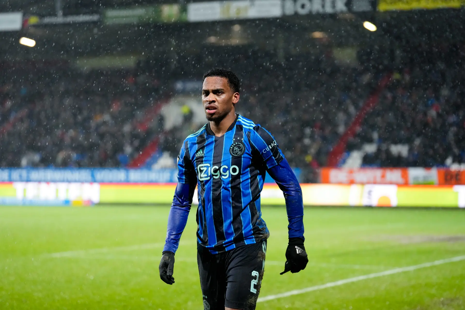 Timber nog in twijfel over meespelen tegen FC Groningen: 'Het gaat de goede kant op'