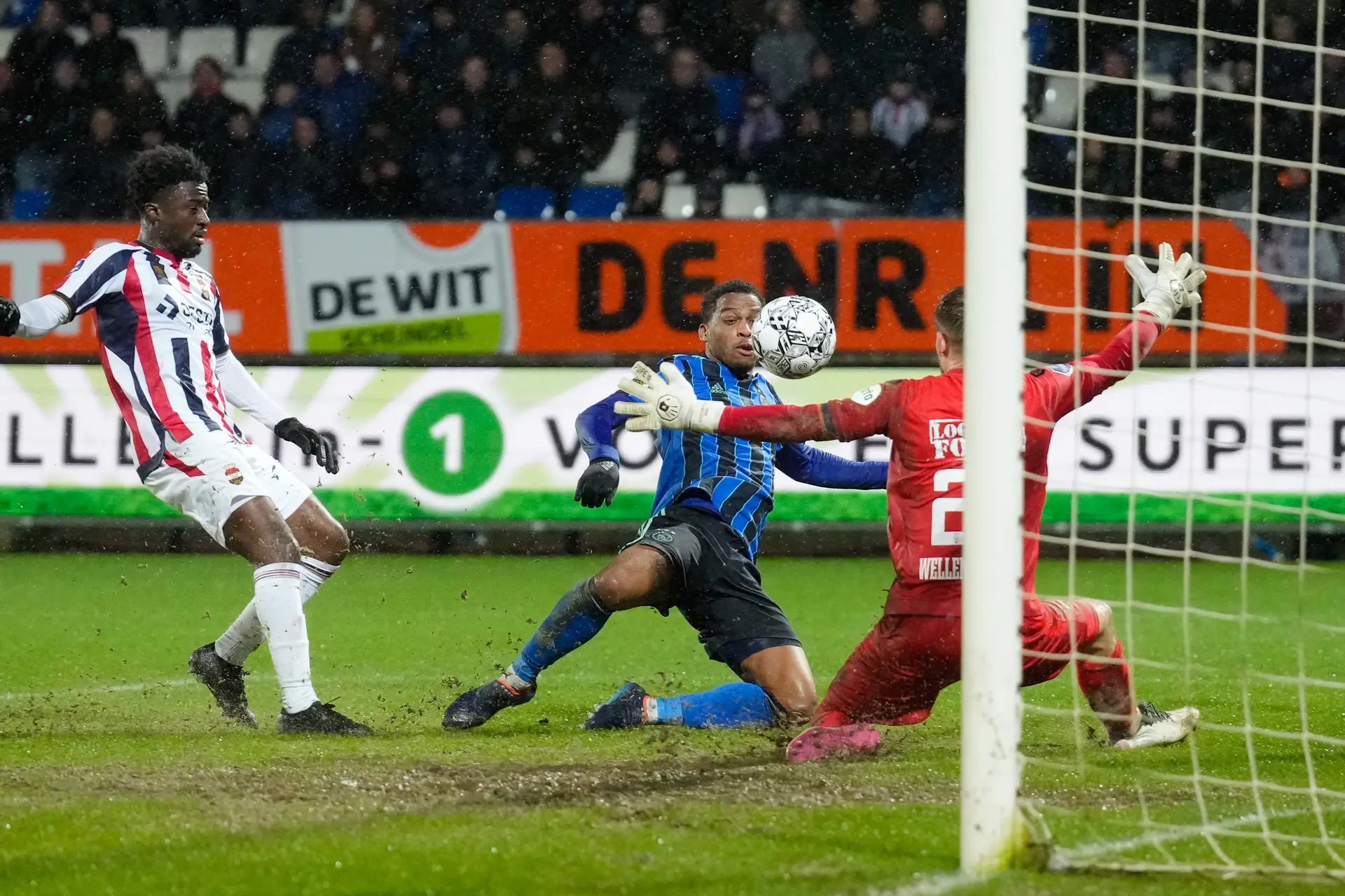 Matchwinner Timber weet zelf ook niet zeker hoe hij scoorde: 'Volgens mij mijn buik'