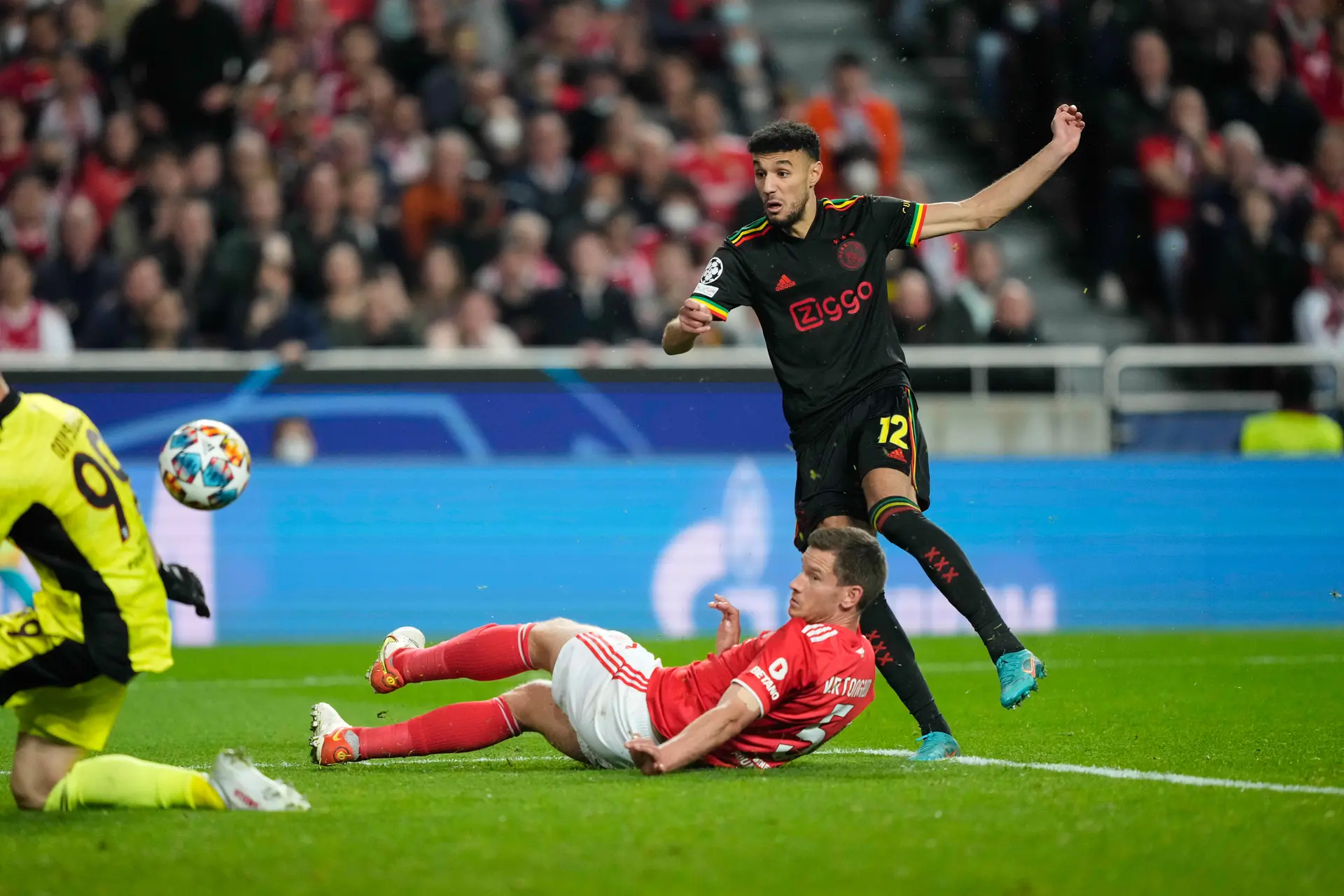 Mazraoui en Tadić in Champions League-elftal van de week