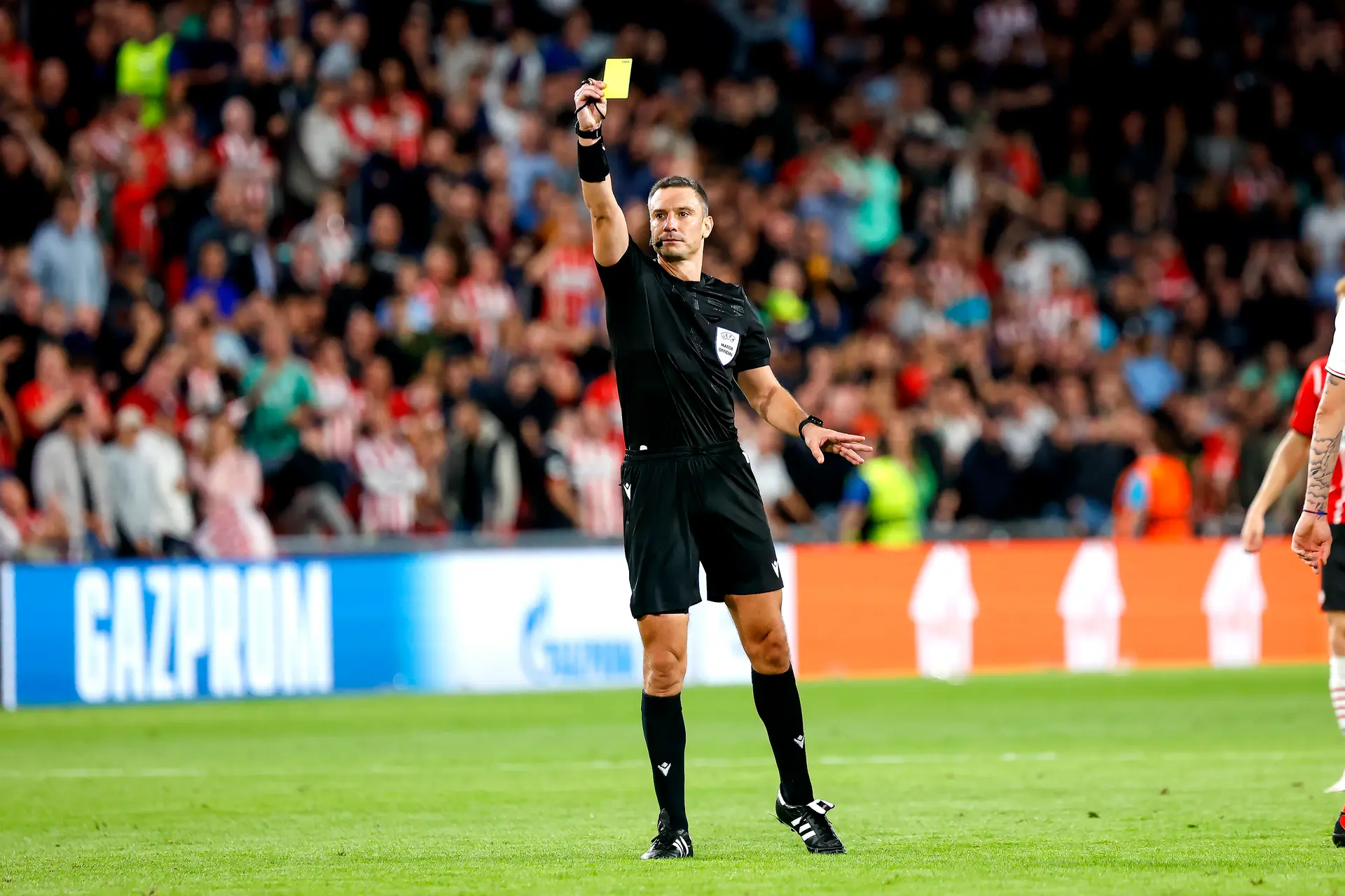 Oude bekende van Ajax fluit heenwedstrijd tegen Benfica