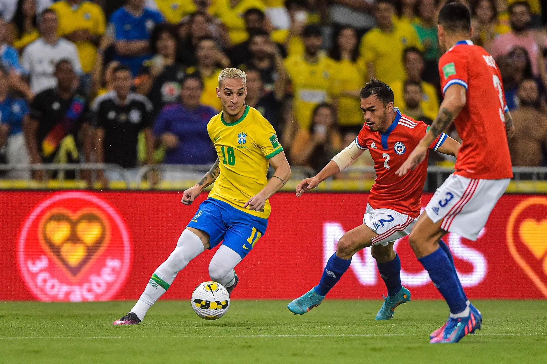 Fitte Antony zorgt voor assist bij ruime zege Brazilië
