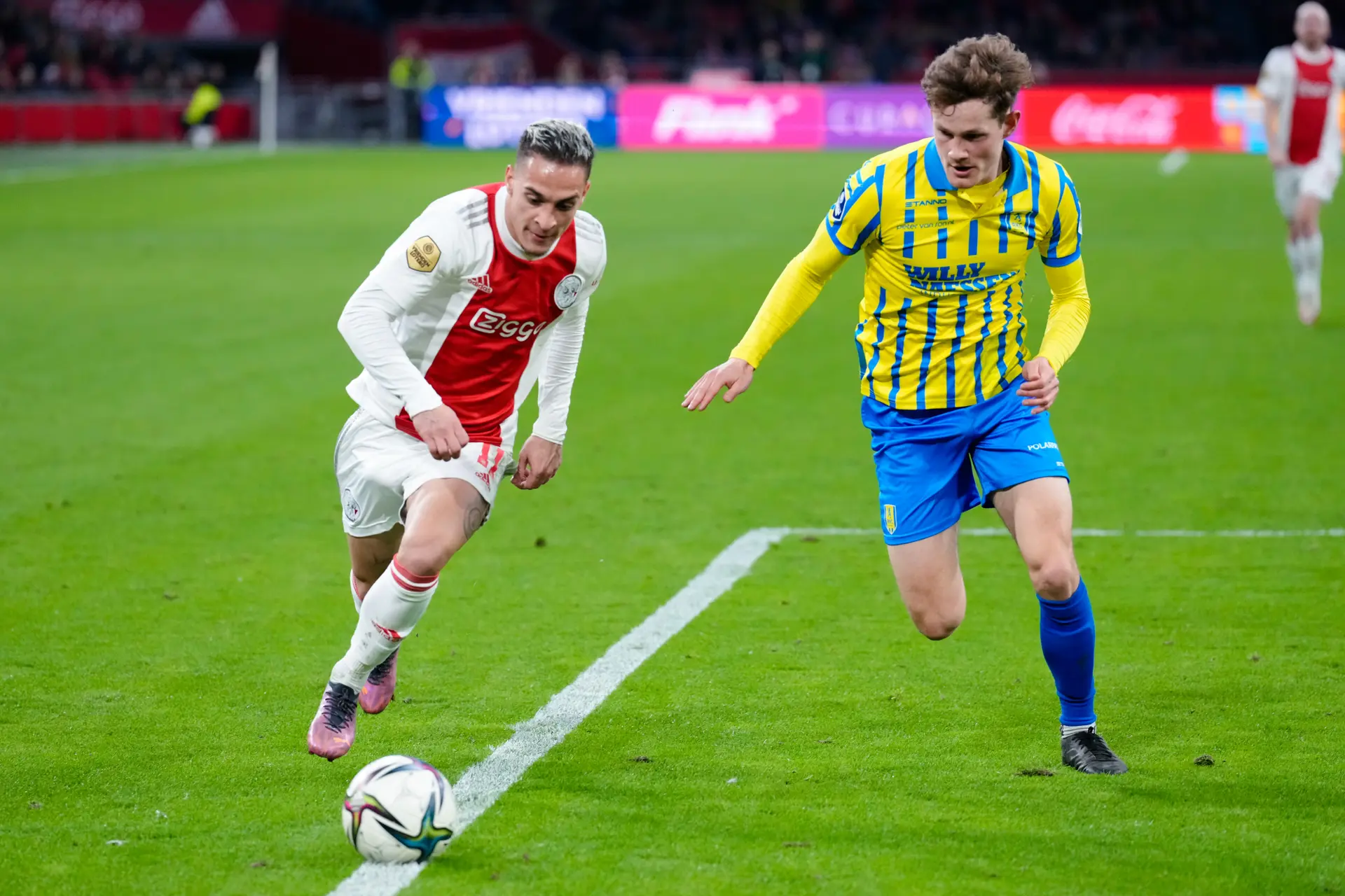 Van Hanegem niet blij met penalty: 'Higler geeft ze graag'