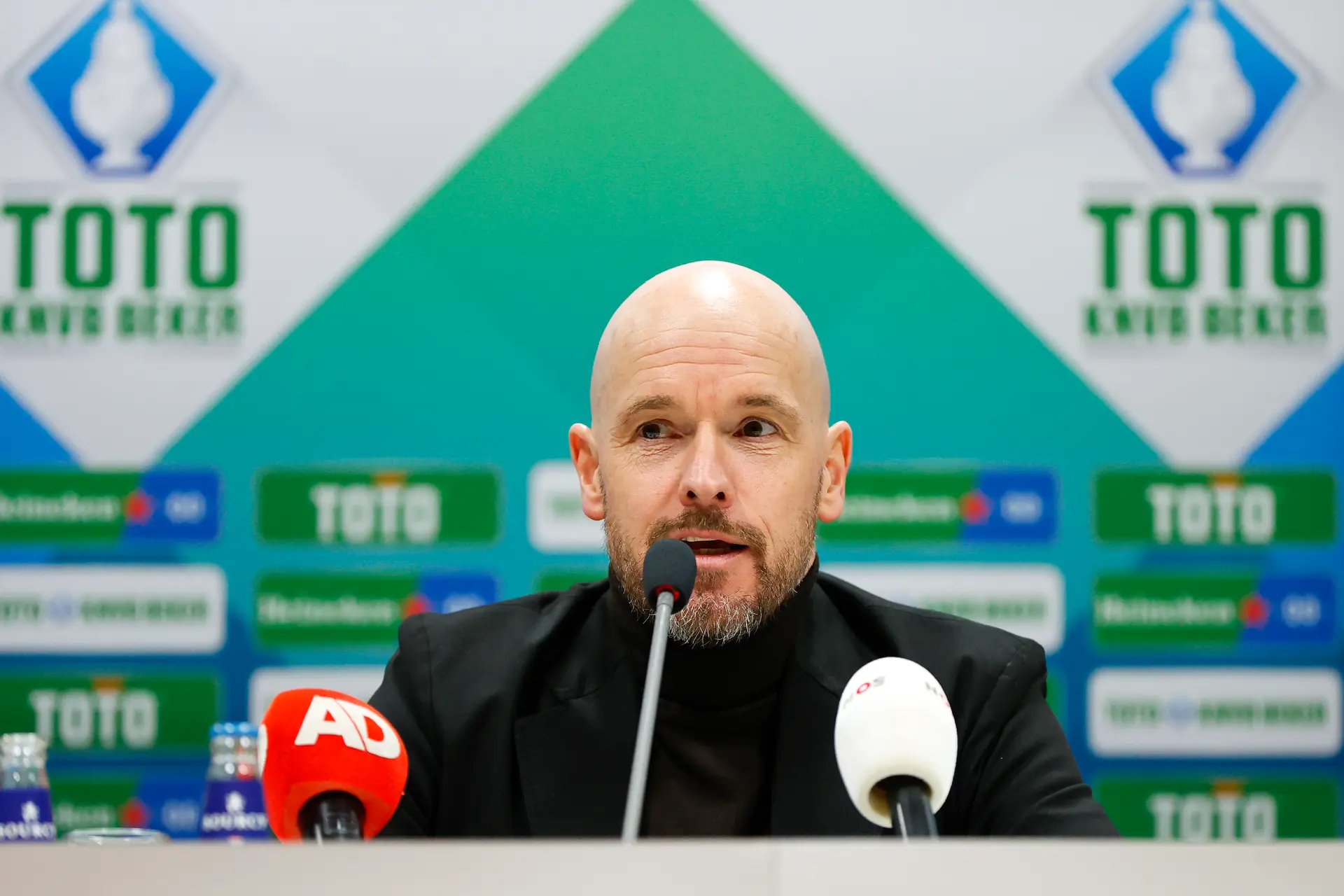 Ten Hag wil niet bevestigen of hij volgend seizoen trainer van Ajax is