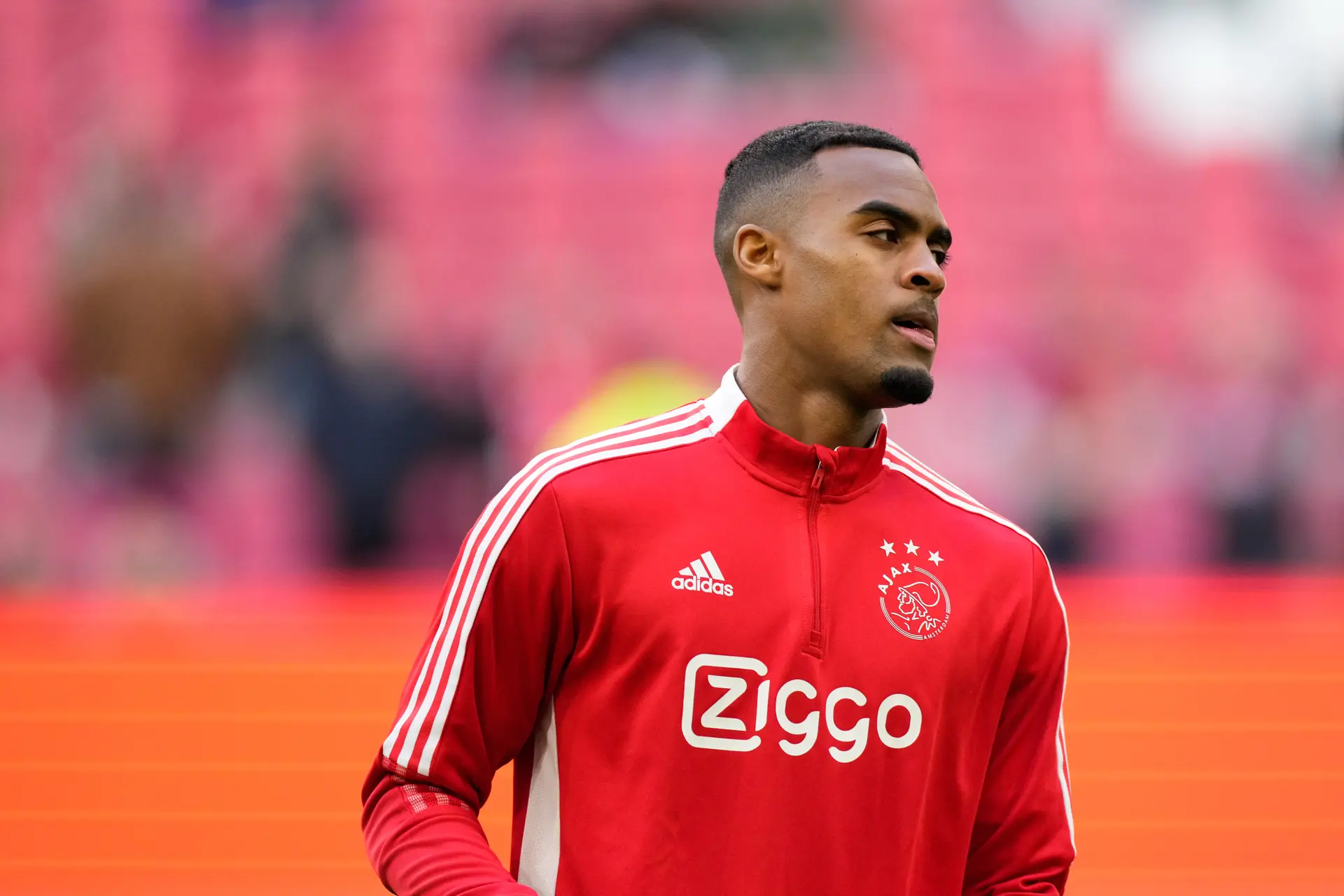 Romano: 'Gesprekken tussen Bayern en Raiola voor Gravenberch vorderen'