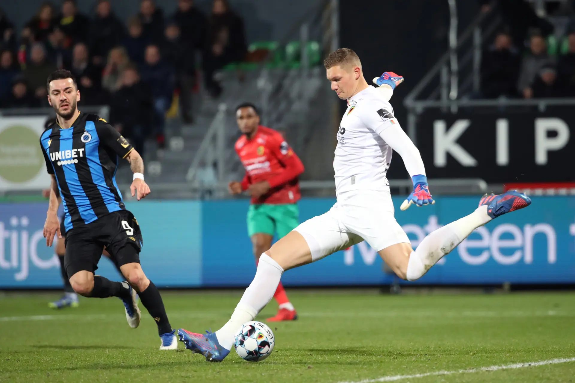 Scherpen vertrekt op huurbasis van Brighton & Hove Albion naar Vitesse