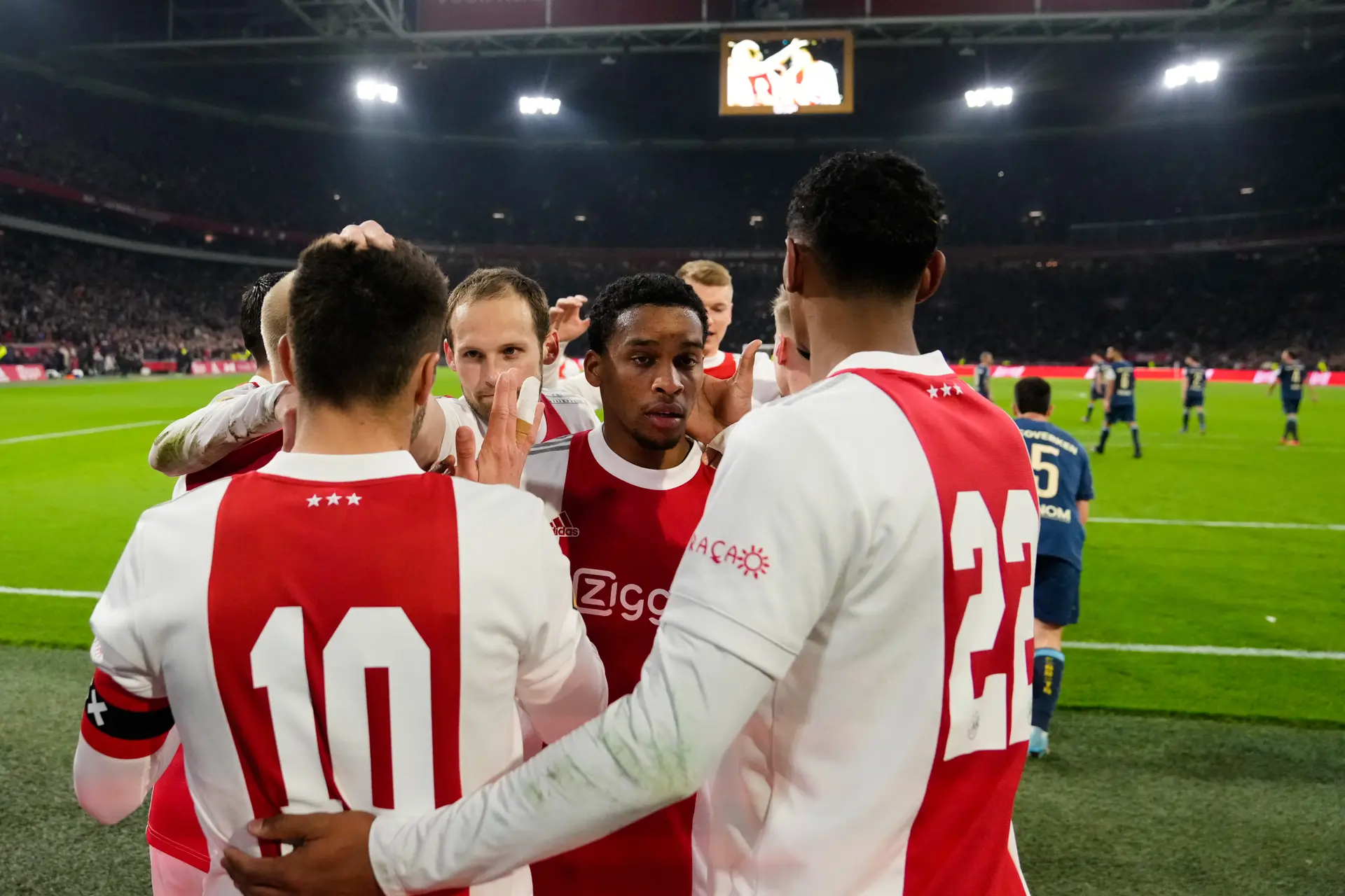 Bruggink ziet Ajax als de verdiende kampioen: ‘Kijk alleen al naar het doelsaldo’