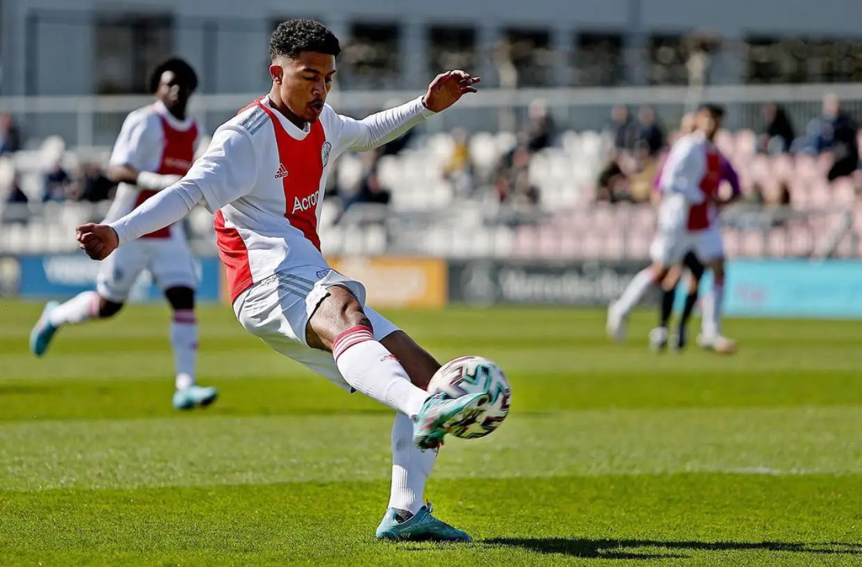 De succesvolle transformatie van Ajax-talent Diyae Jermoumi: ‘Als aanvaller kun je een goede back worden’