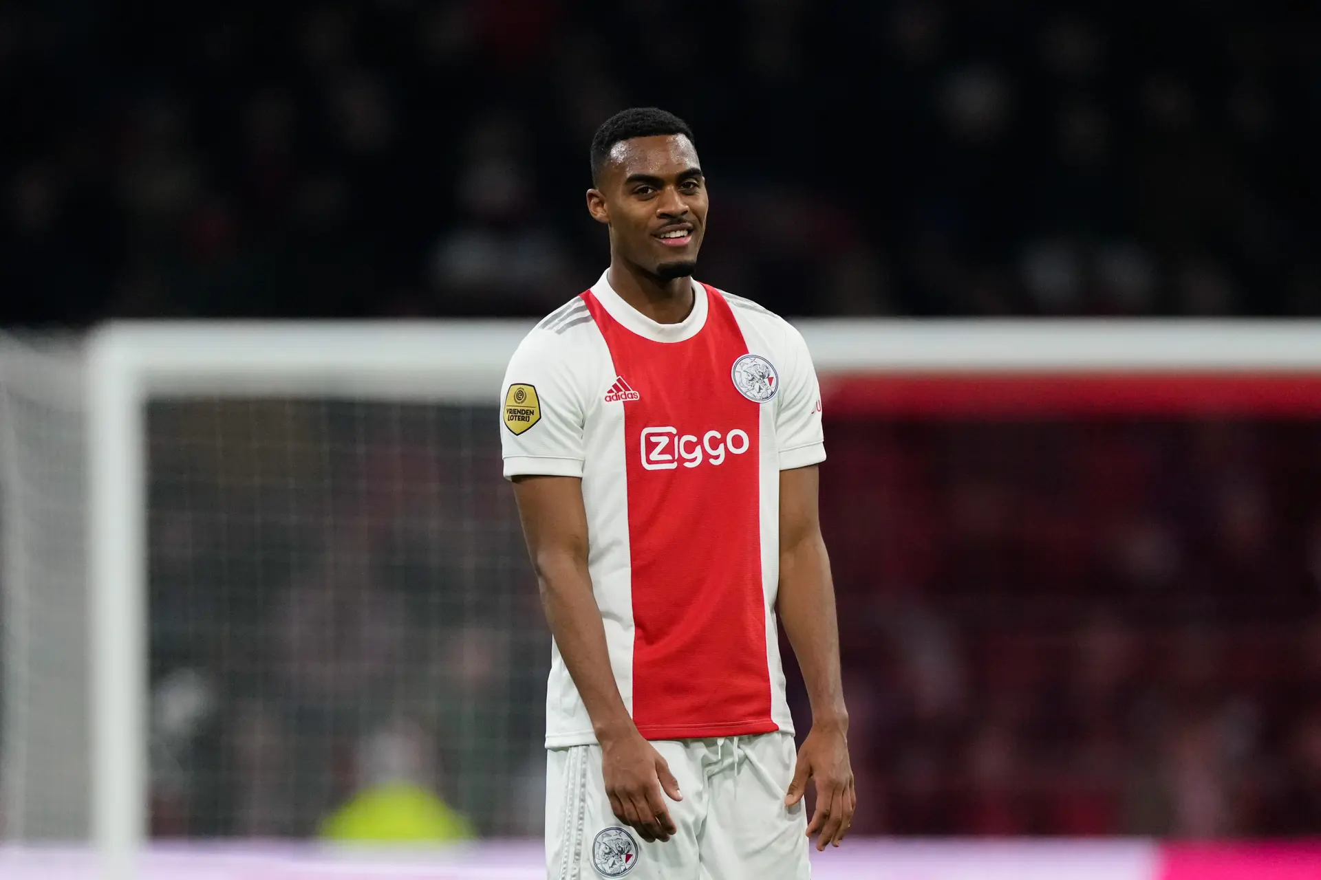 Rondom Ajax: Gravenberch deelt oude teamfoto met Taylor en Brobbey