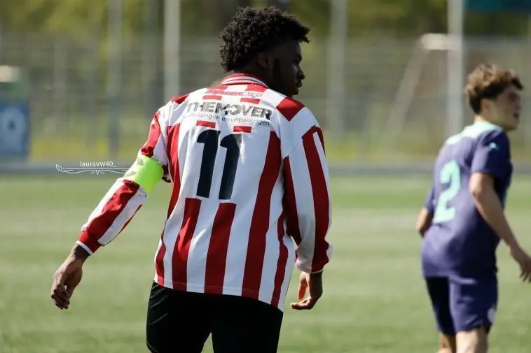 Kersverse Ajacied Geoffery (16) wees Feyenoord af: ‘Ajax was de club waar ik op wachtte’