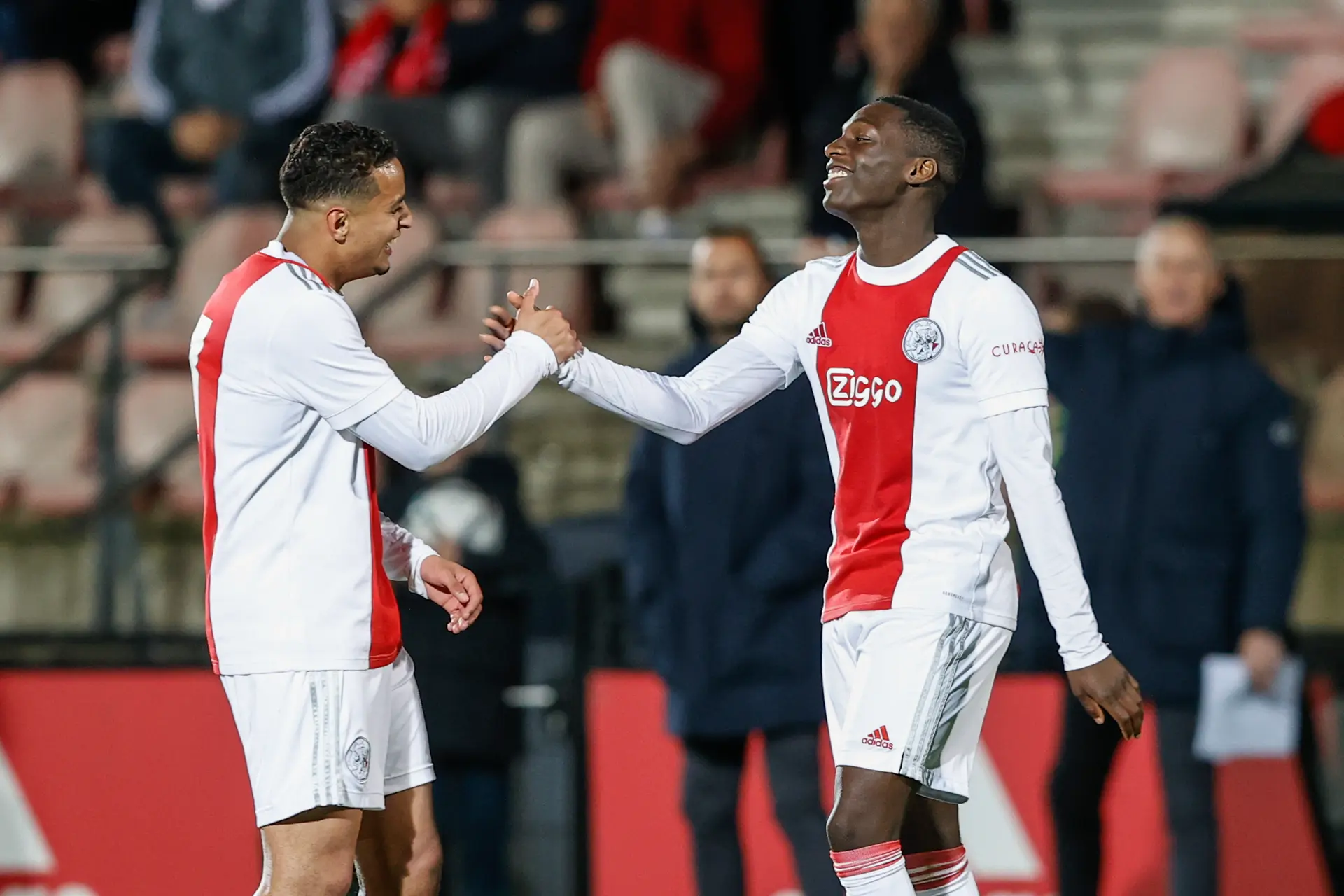Hattrickheld Ihattaren helpt Jong Ajax na rust aan simpele overwinning op VVV