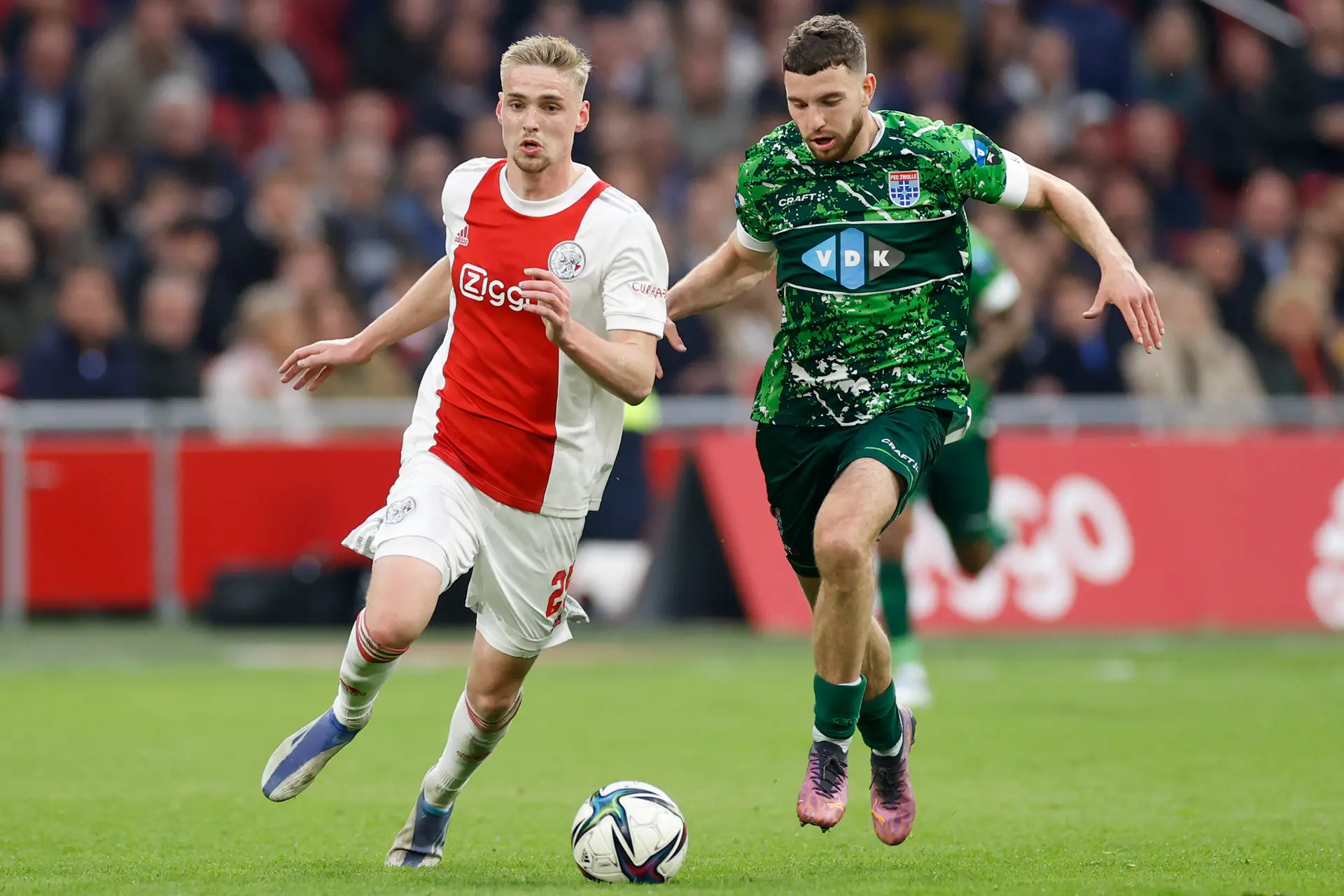 NB: ‘Taylor solliciteert echt naar een basisplaats in Ajax 1 voor komend seizoen’