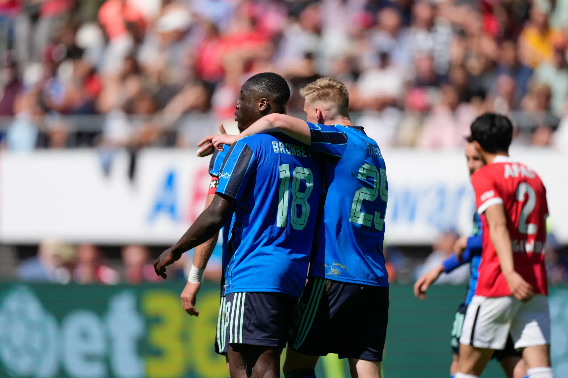 Ajax pakt in de slotfase een punt op bezoek bij AZ