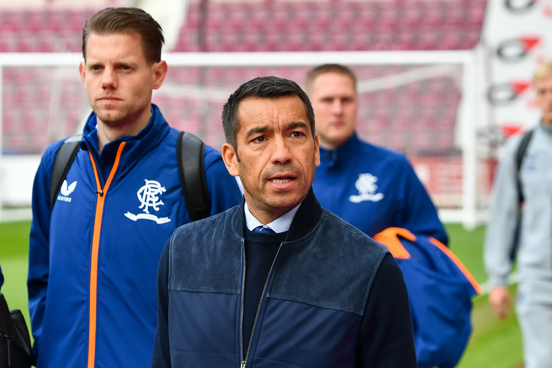 Van Bronckhorst over aanstaande transfer Bassey: 'Had Calvin er natuurlijk liever bijgehouden'