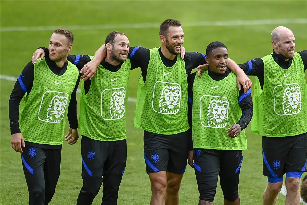 Bergwijn verschijnt op eerste training Ajax: 'Eindelijk heeft hij geluisterd'