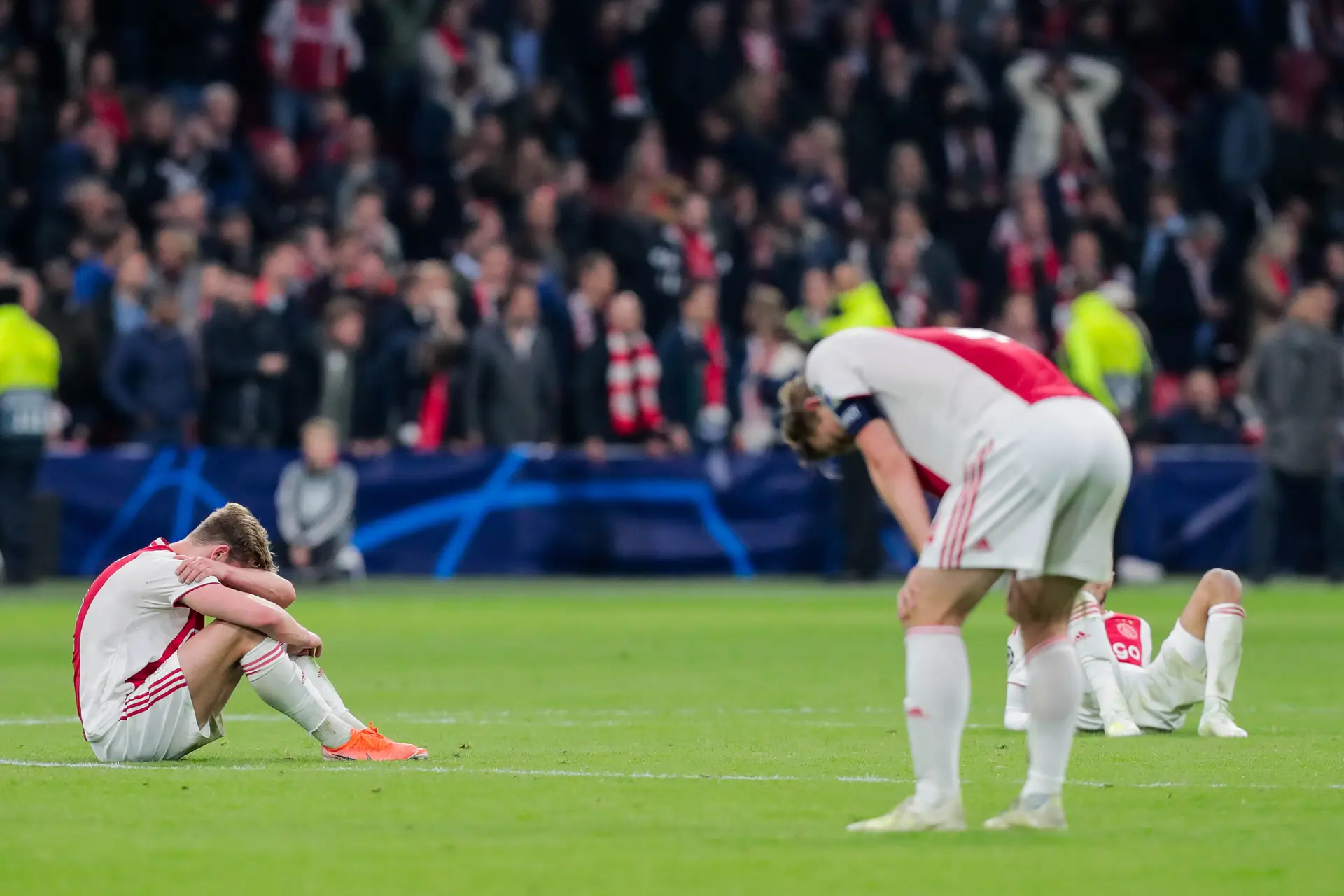 Ajax moest meer dan tien tegengoals incasseren in slotfase Europese duels