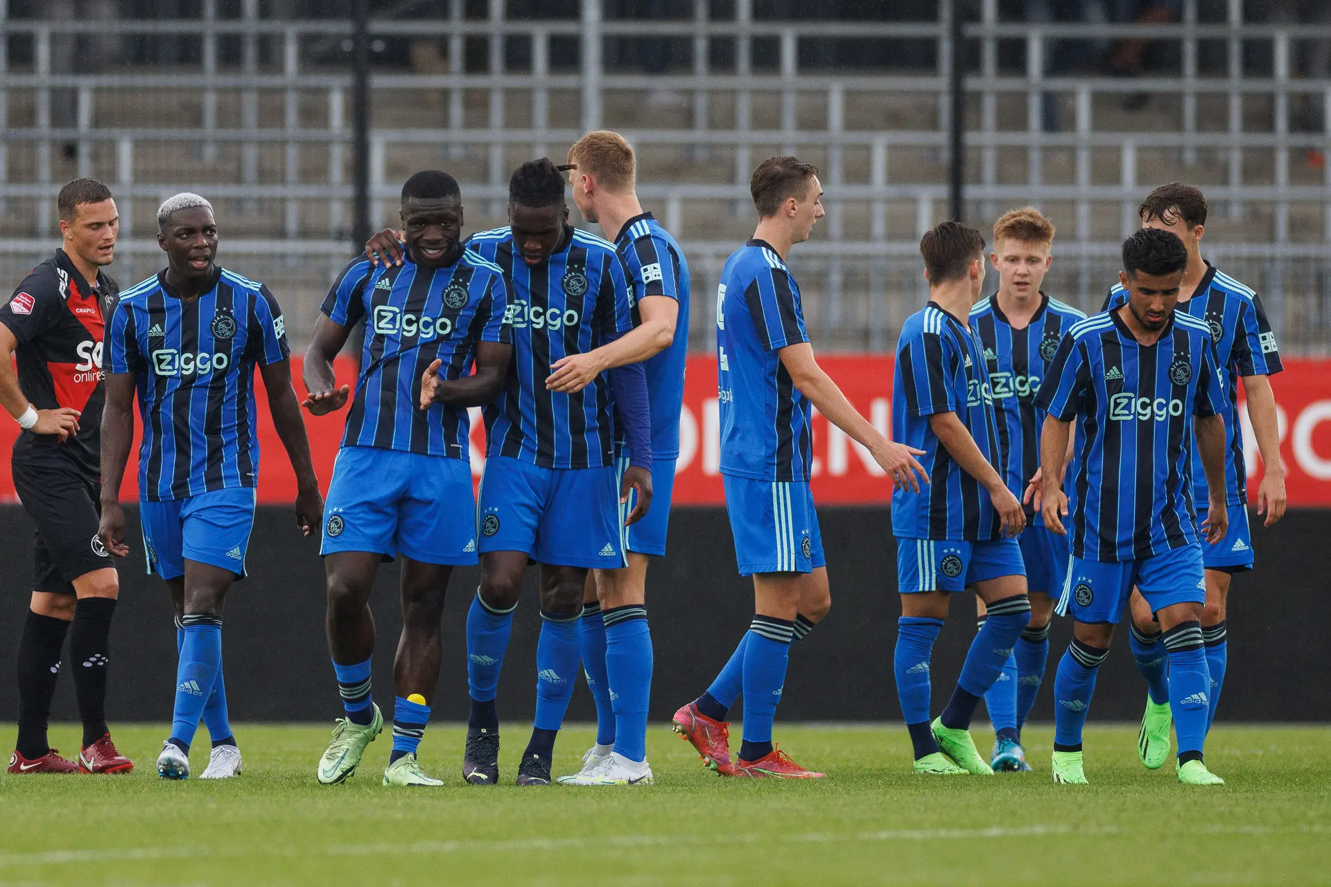 Ajax is ongeslagen tegen Almere City, maar nu gaat het voor het eerst om het echie