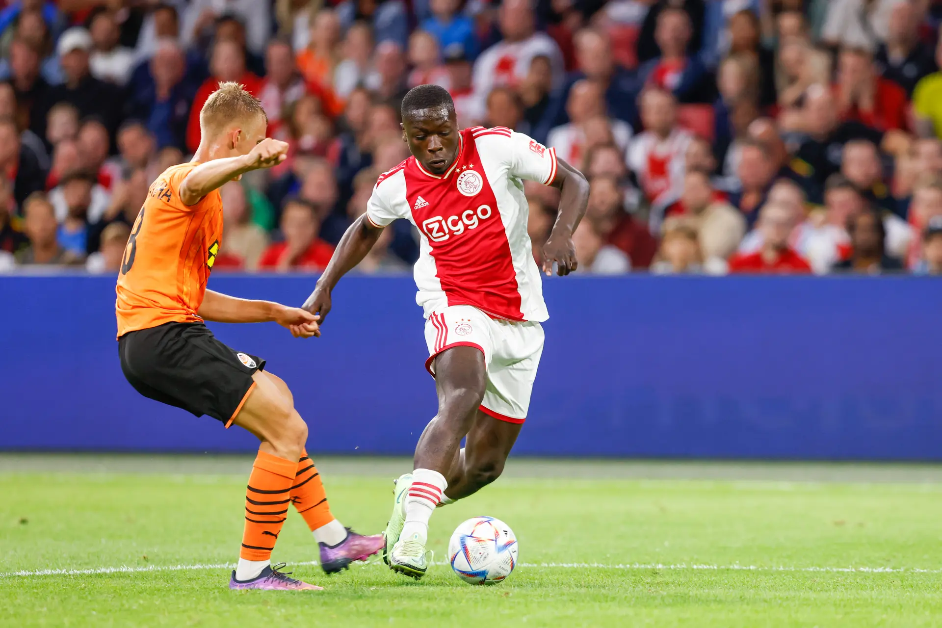 Derksen: 'Brobbey heeft alle geluk van de wereld dat Ajax hem terugneemt'