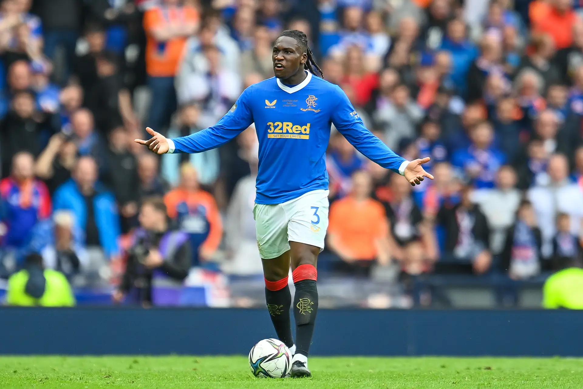 'Bassey ondertekent woensdag Ajax-contract; Rangers heeft opvolger al binnen'