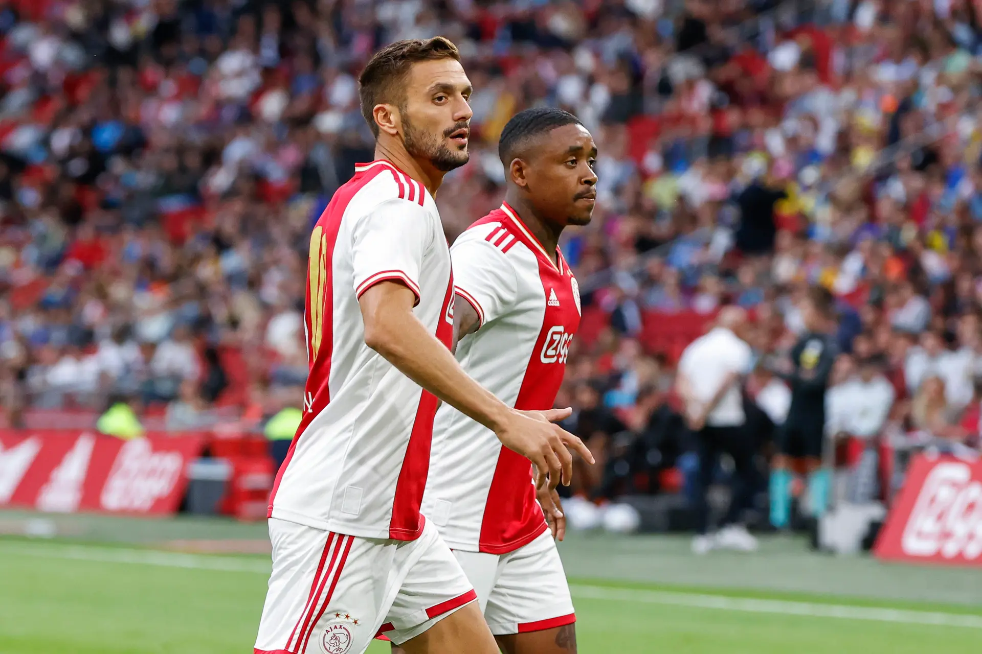 Buitenland: Tadic klopt trefzekere Bergwijn in Aziatische Champions League