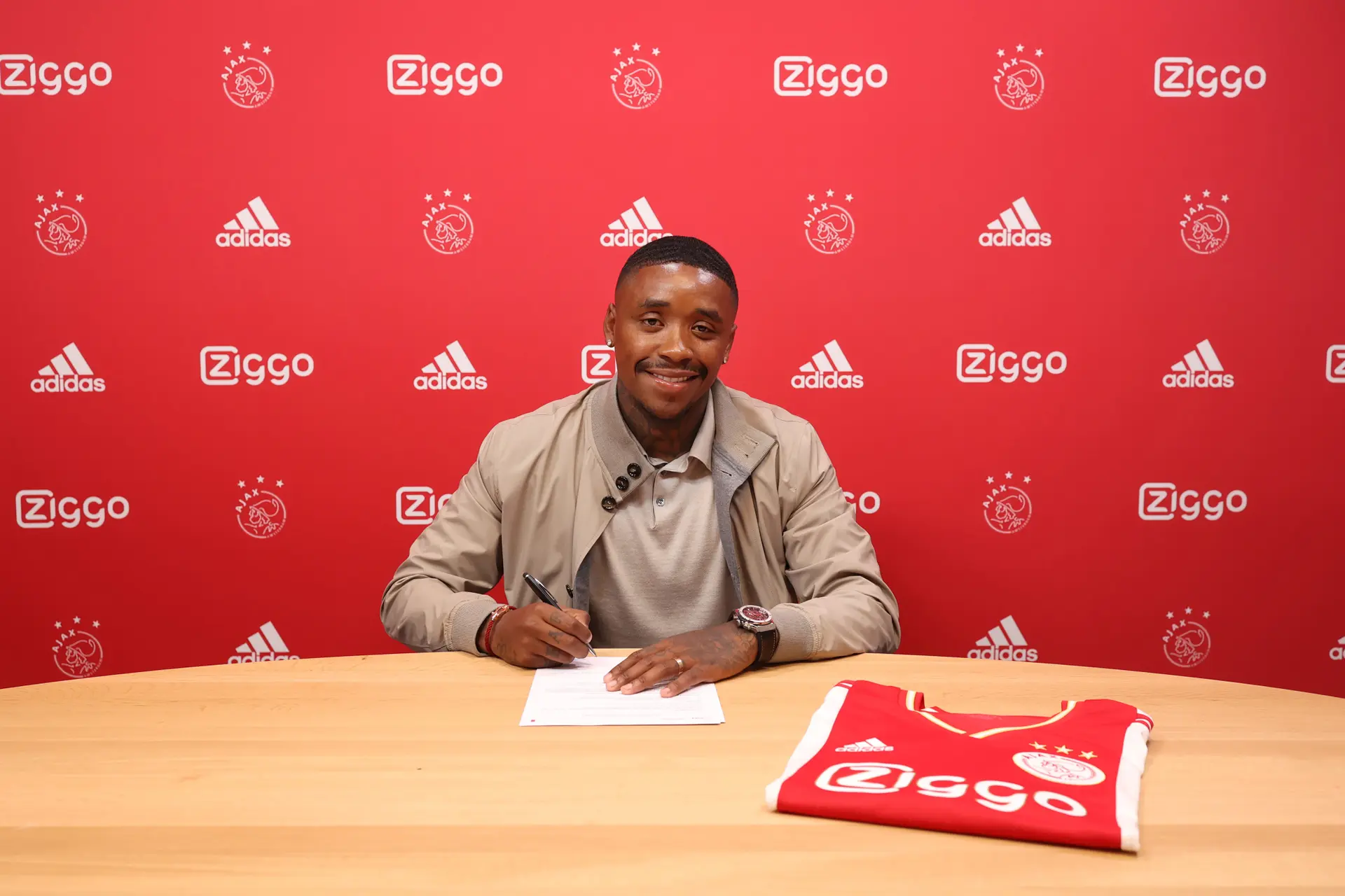 Bergwijn na officieus debuut in Ajax 1: 'Lekker om weer in het Ajax-shirt te spelen'