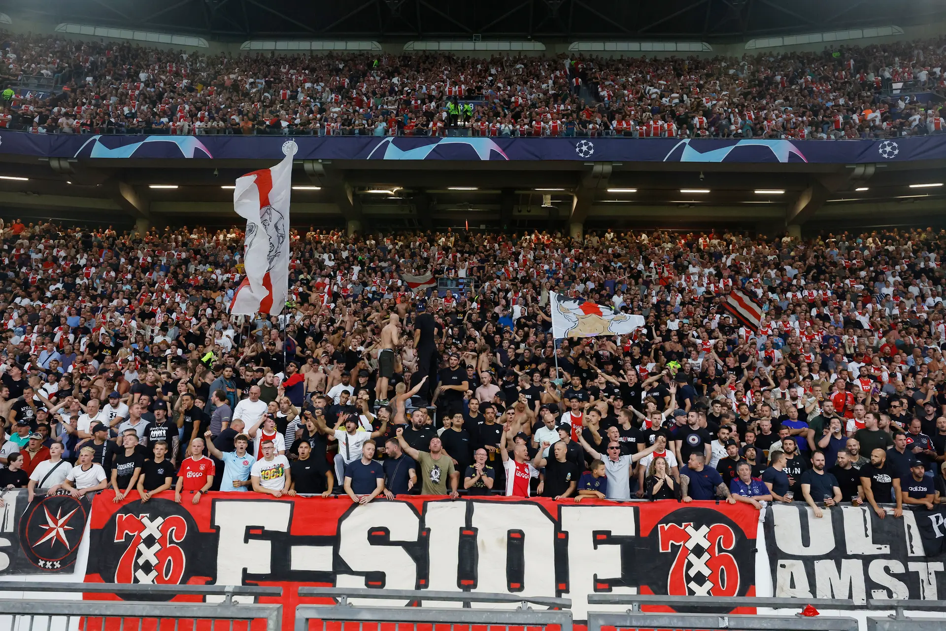 Ajax-fans leven toe naar kraker tegen Napoli in Napels