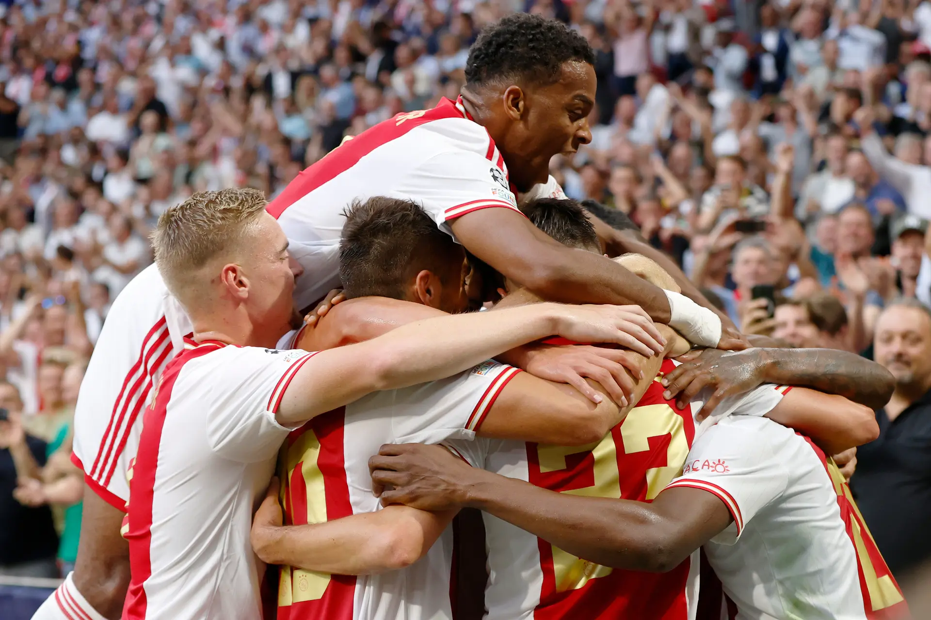 Ajax opent Champions League met ruime zege op Rangers FC