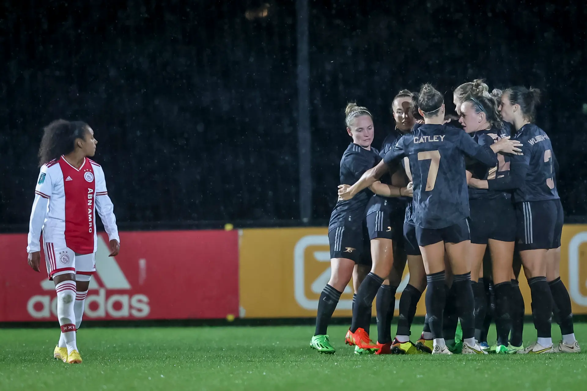 AjaxVrouwen Arsenal