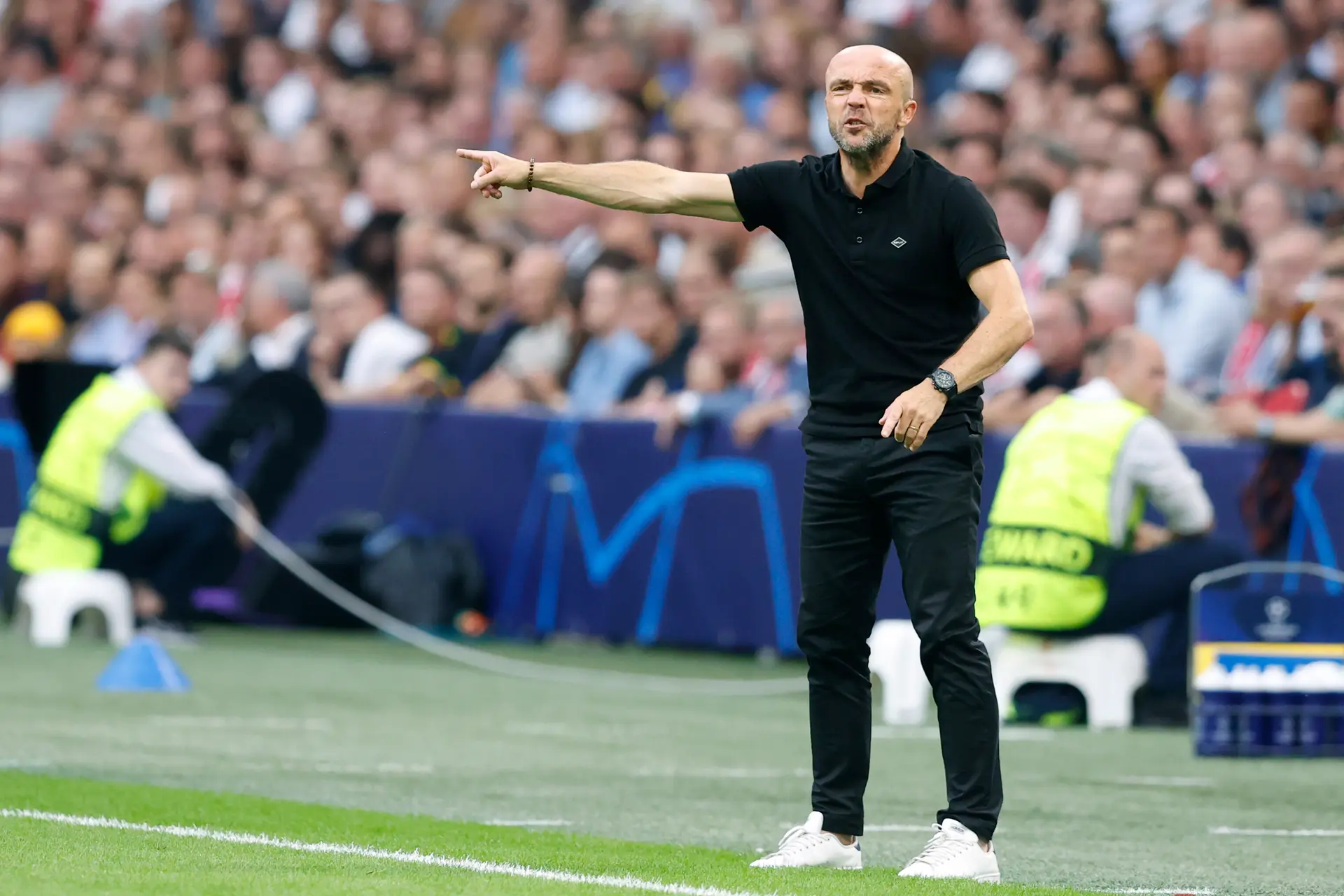 Schreuder: 'Als je dit Ajax zo ziet spelen met de fans erachter, daarvoor ben je trainer'