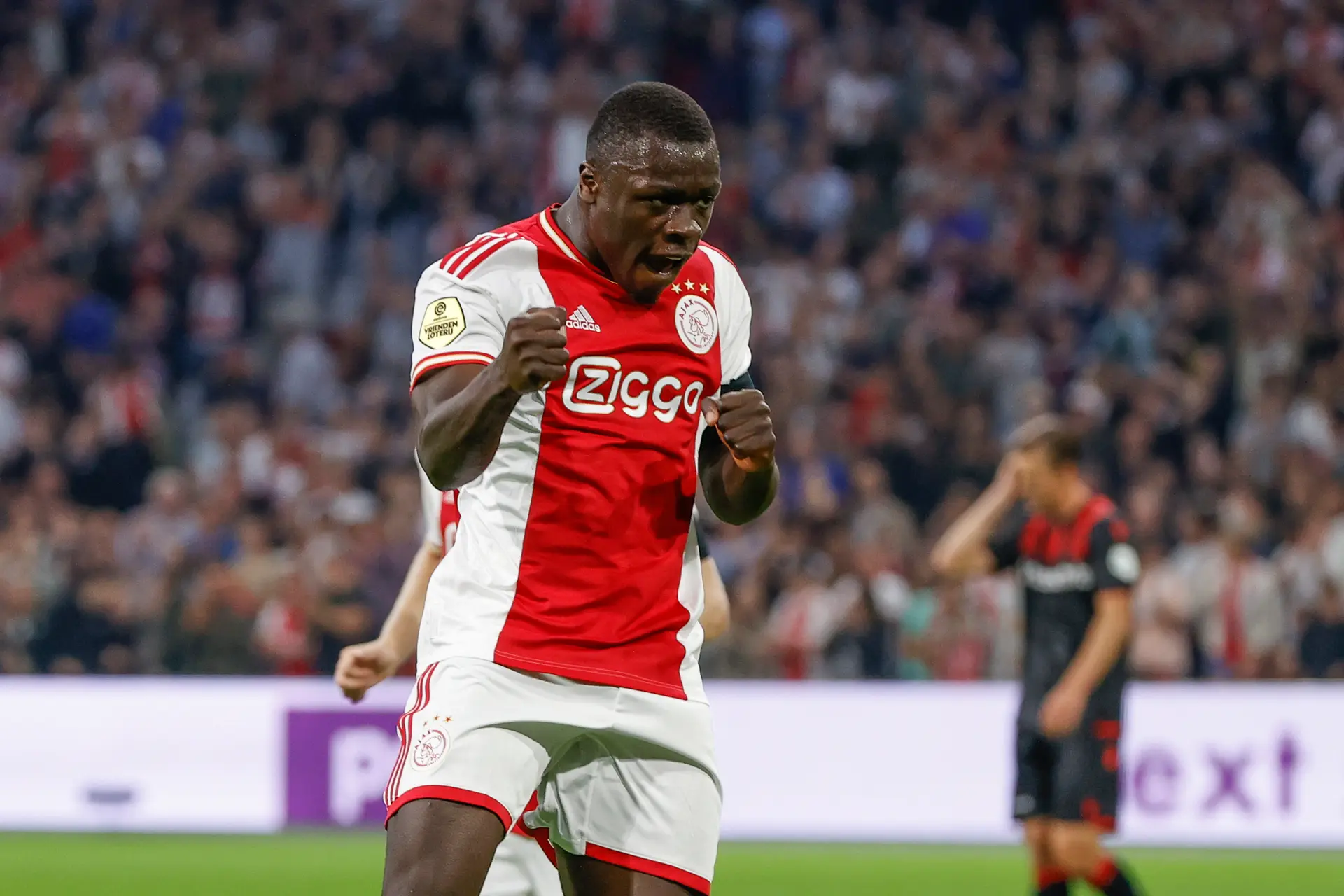 Verweij hoort geluiden binnen Ajax: 'Tadić en Bergwijn spelen minder met Kudus in de spits'