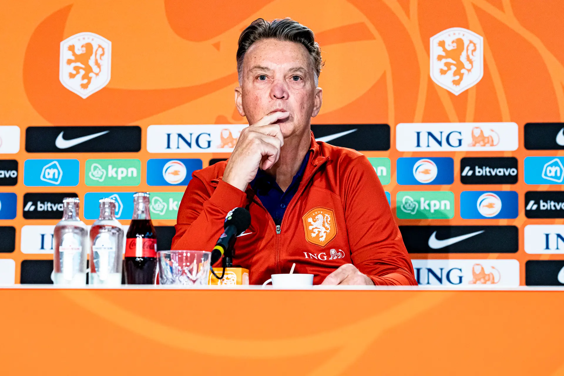 Van Gaal over de vele Ajacieden in Oranje: 'Ajax de meest kapitaalkrachtige club'