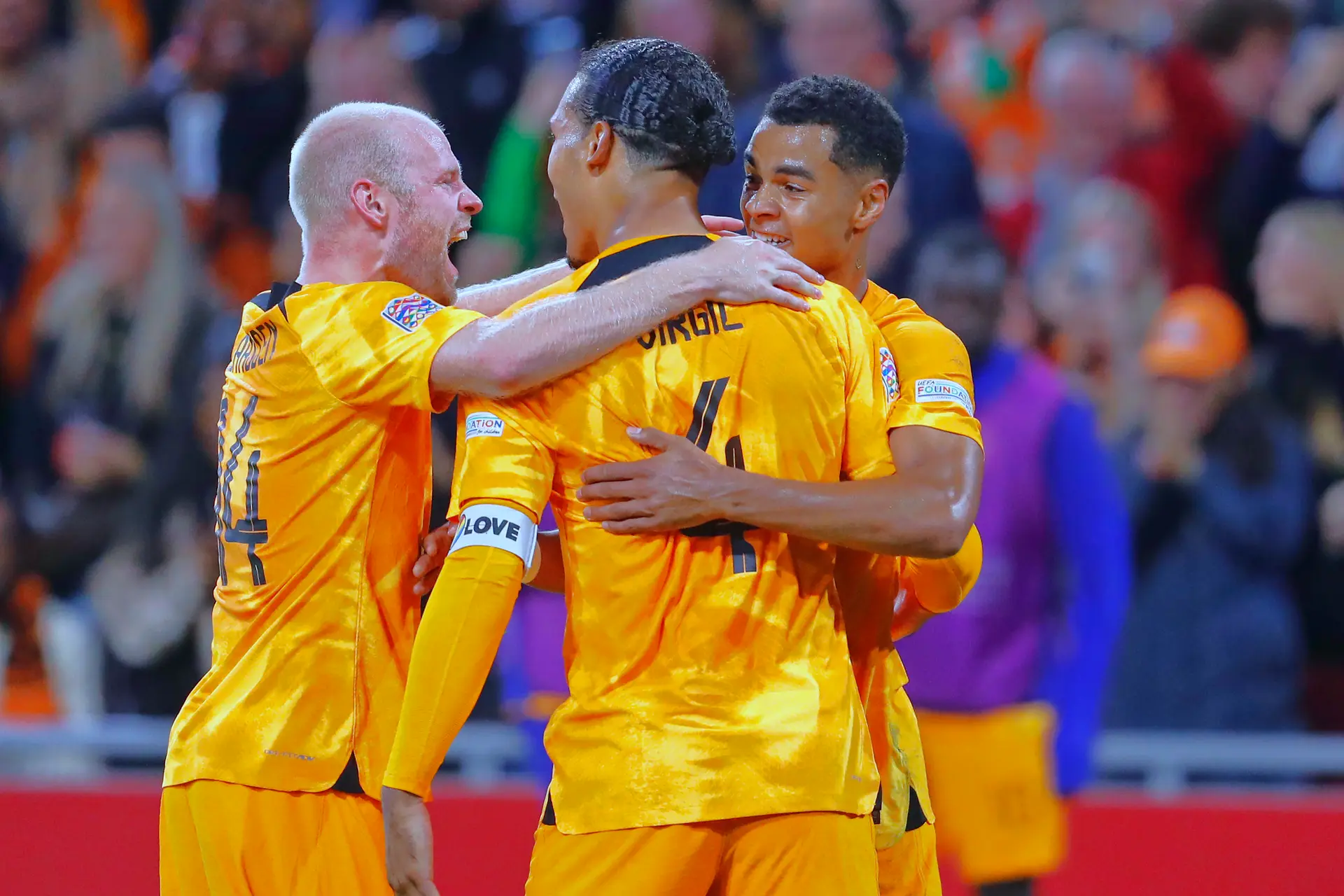 Van Dijk kopt Nederland langs België: 'Prima gevoel om mee naar het WK te gaan'