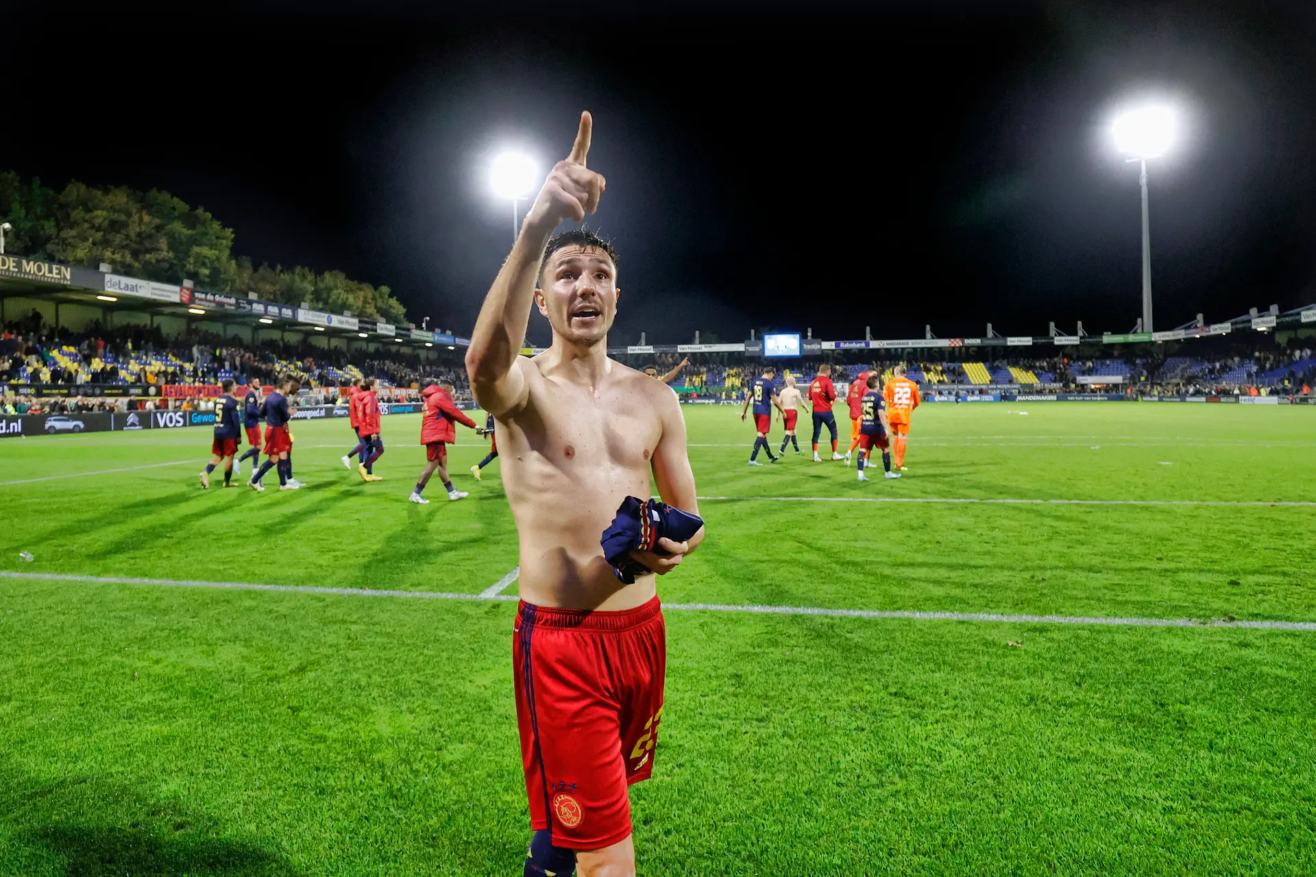 Berghuis kreeg advies van Van Persie: 'Hij heeft me geleerd de zestien aan te vallen'