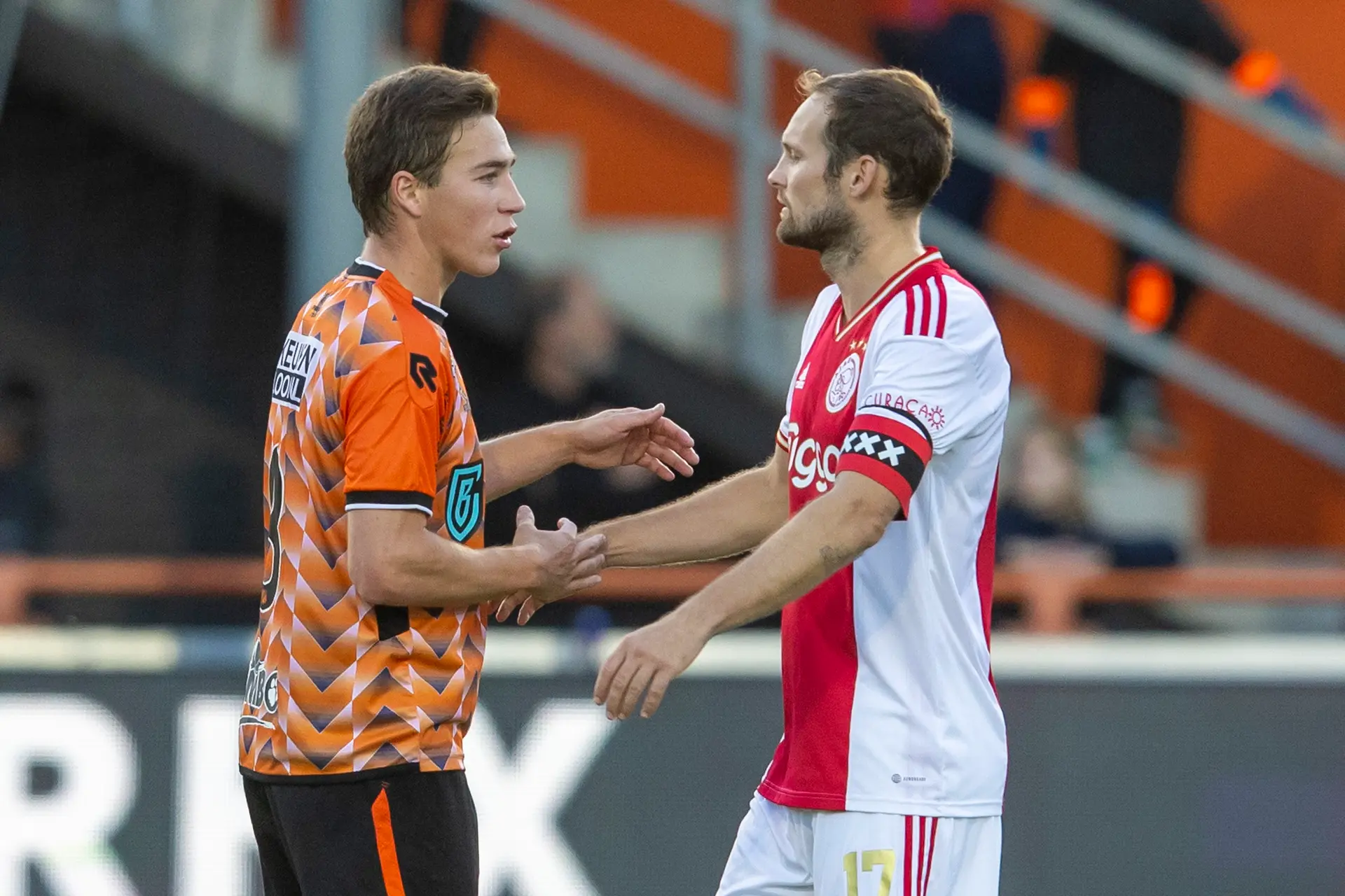 Eiting is Ajax-fans dankbaar voor positieve ontvangst: 'Ik had kippenvel'