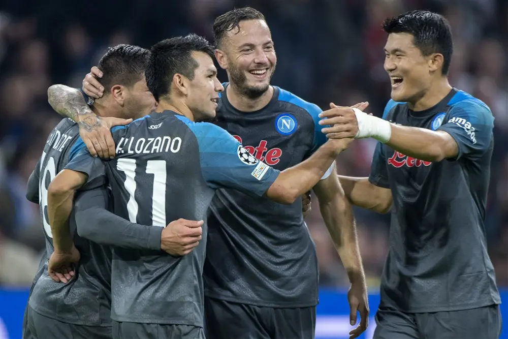 Napoli rekent overtuigend af met Rangers FC