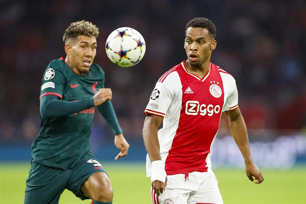 Timber ziet kwetsbaar Ajax: 'We geven veel te veel kansen weg'